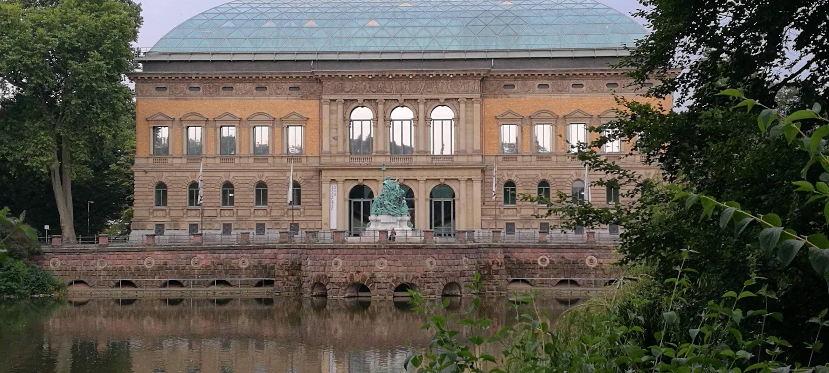 Das Ständehaus am Schwanenspiegel