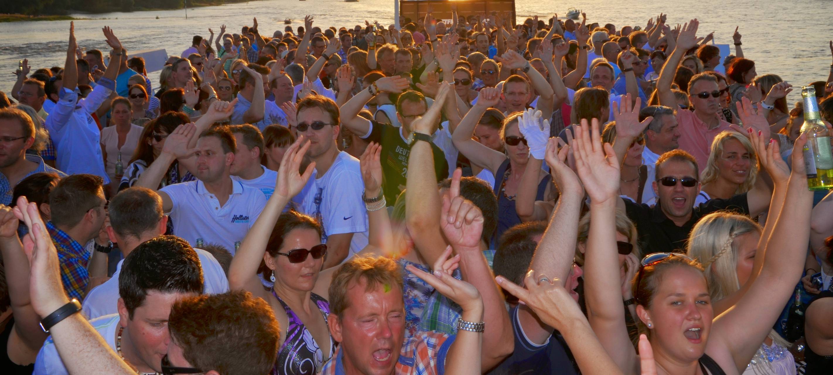 Düsseldorf feiert zur Größten Kirmes am Rhein