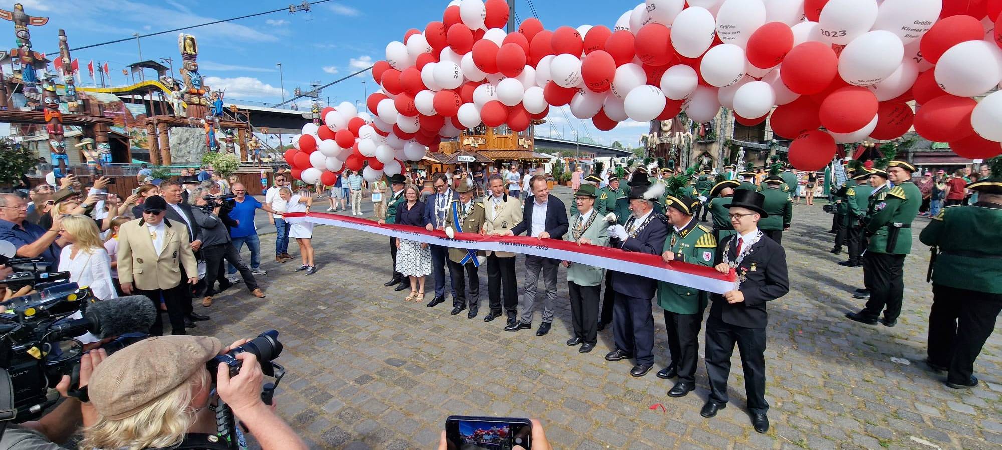 Düsseldorfer Rheinkirmes feierlich eröffnet