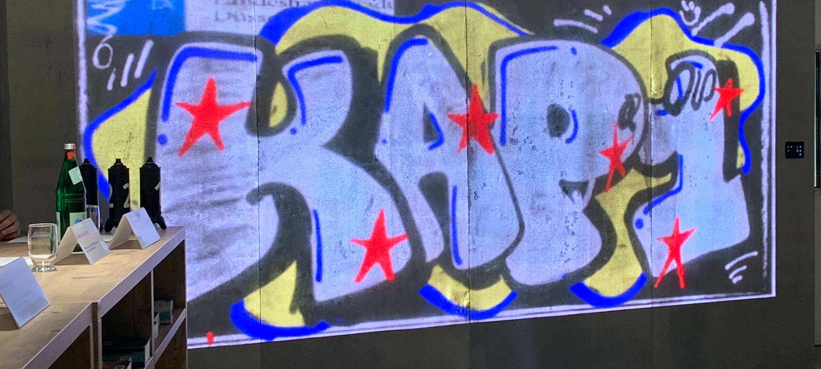 Düsseldorf: Ditgitale Graffiti-Wand im KAP1