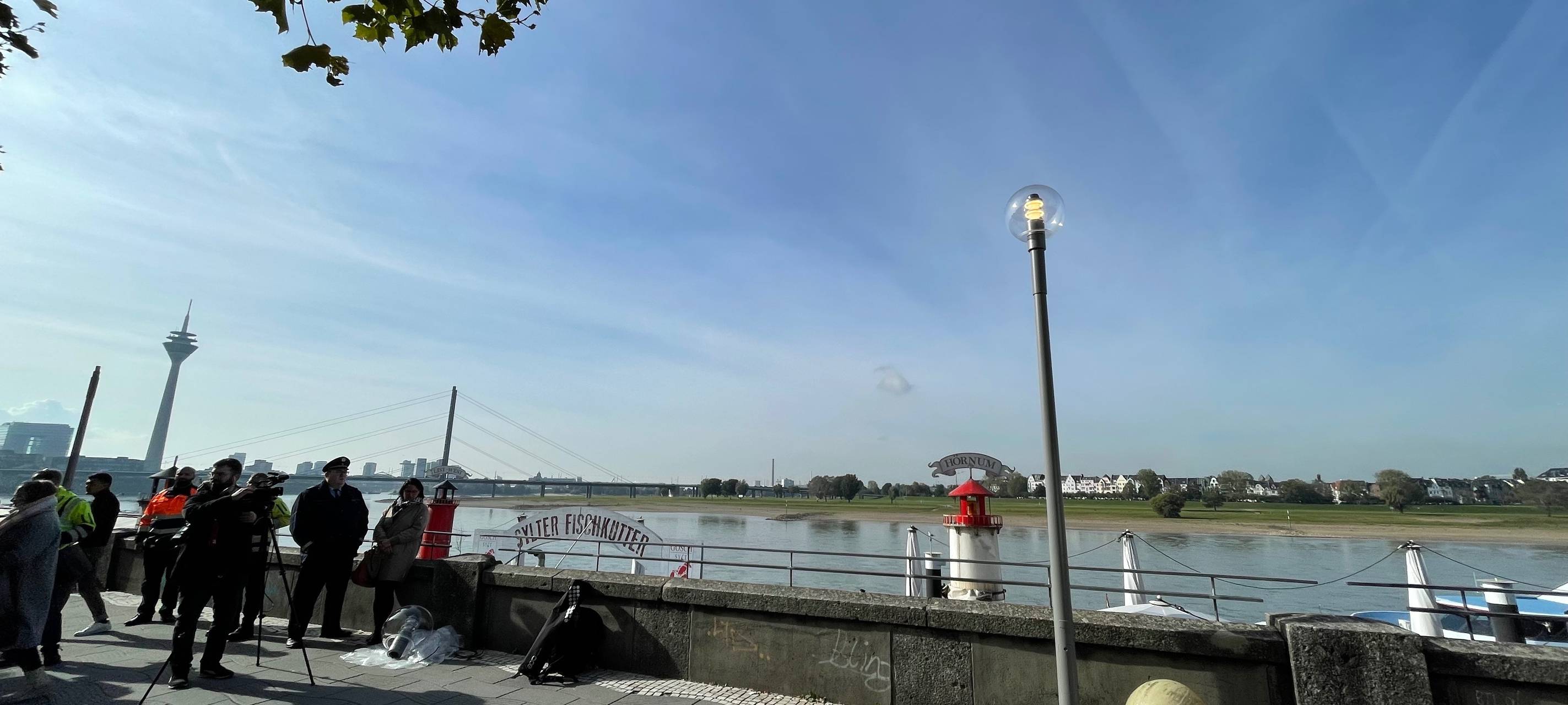 Düsseldorf: neue Lampen für die Rheinuferpromenade