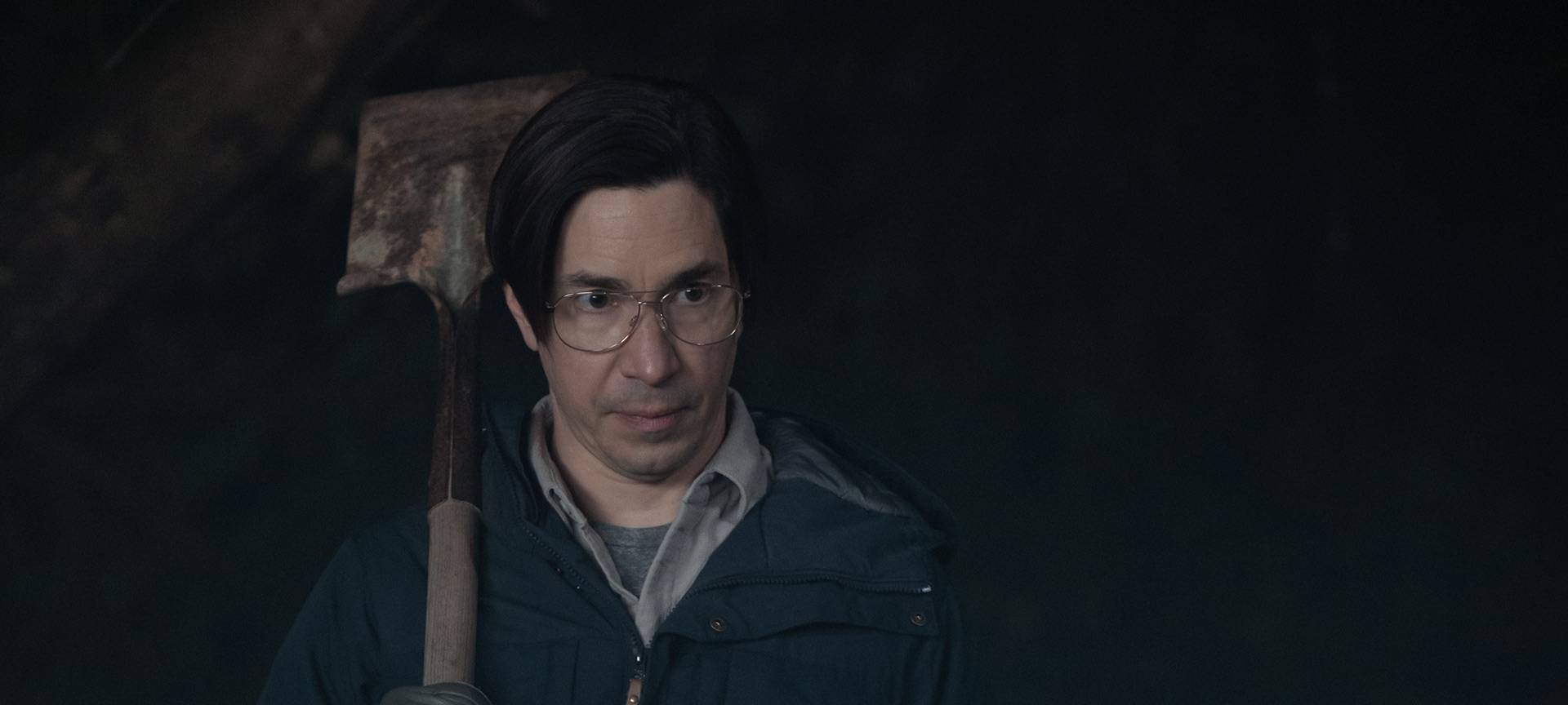 Auch Mr. Bratt muss sich verteidigen.