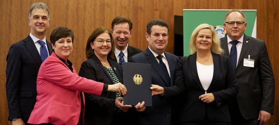 Düsseldorf: Menschenrechtserklärung im Vorfeld der EM 2024