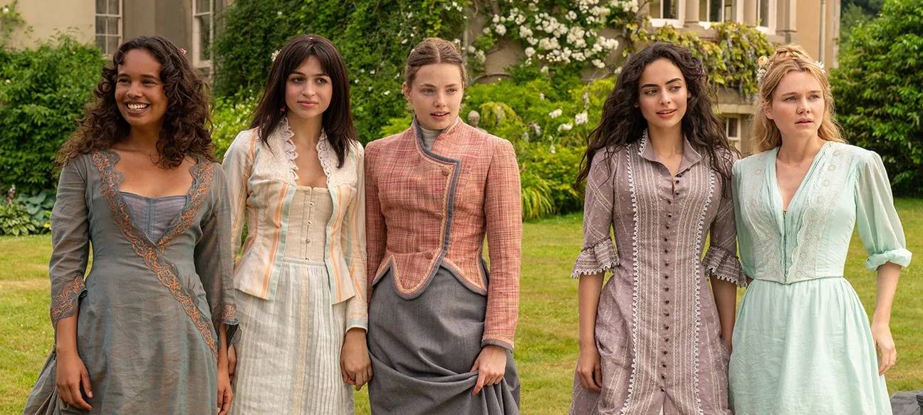 Die fünf Ladies schmieden einen Plan.