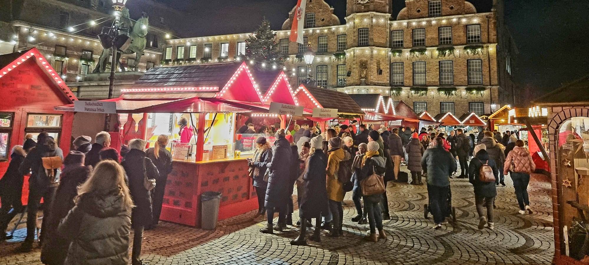 Düsseldorf: Volle Innenstadt am dritten Adventswochenende