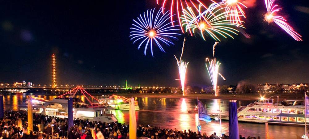 Feuerwerk an den Kasematten am Rhein
