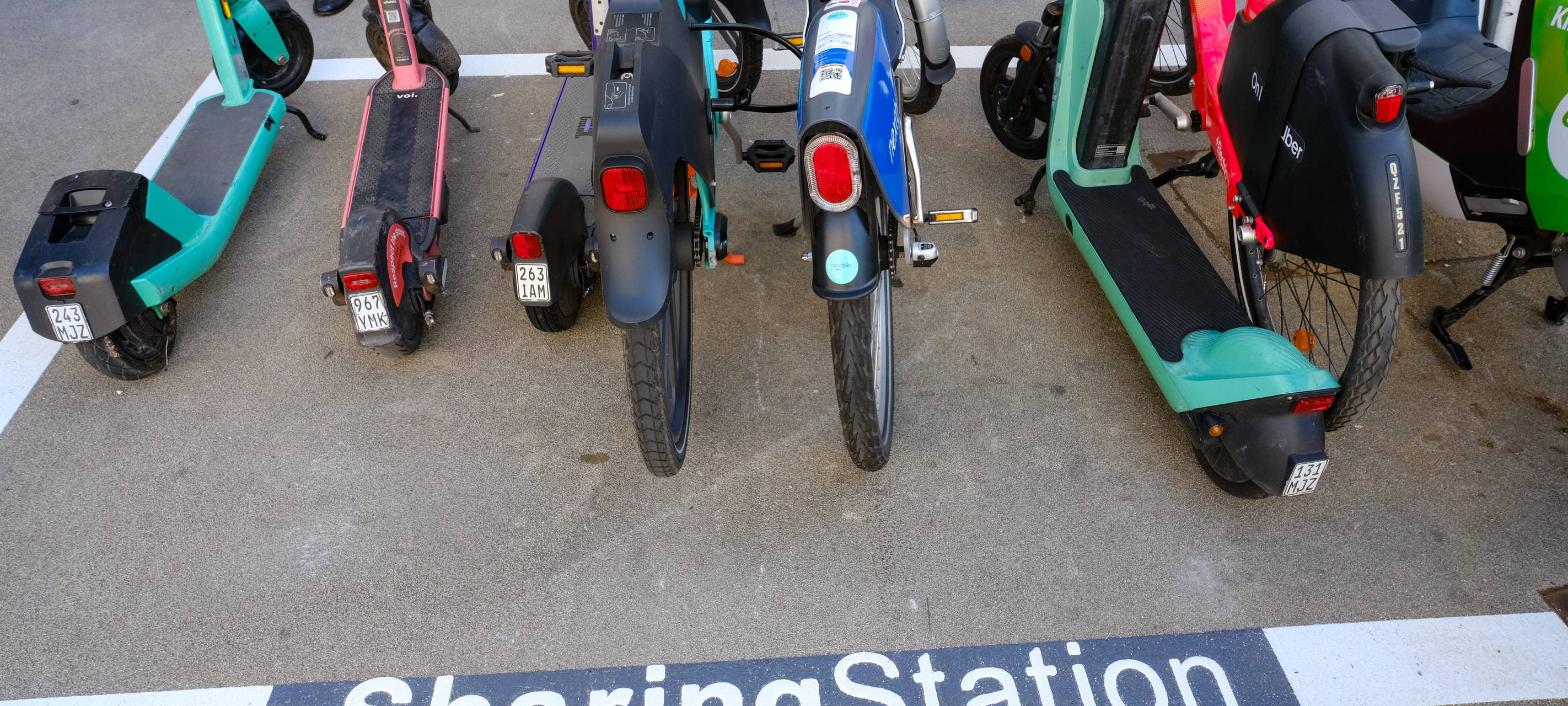 Sharing-Staion mit E-Scootern