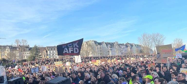 Großdemo gegen Rechtsextremismus in Düsseldorf