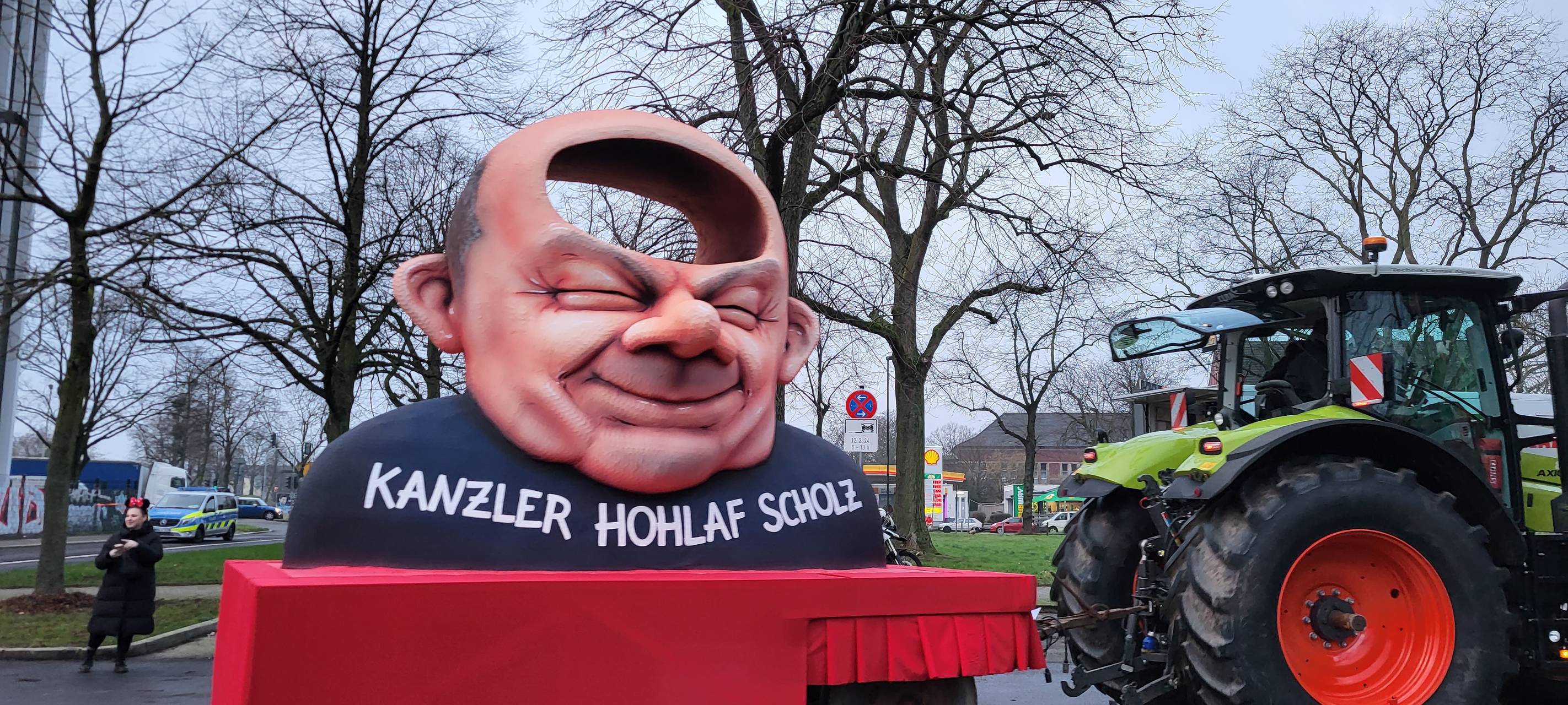 Diese Mottowagen gab es beim Düsseldorfer Rosenmontagszug