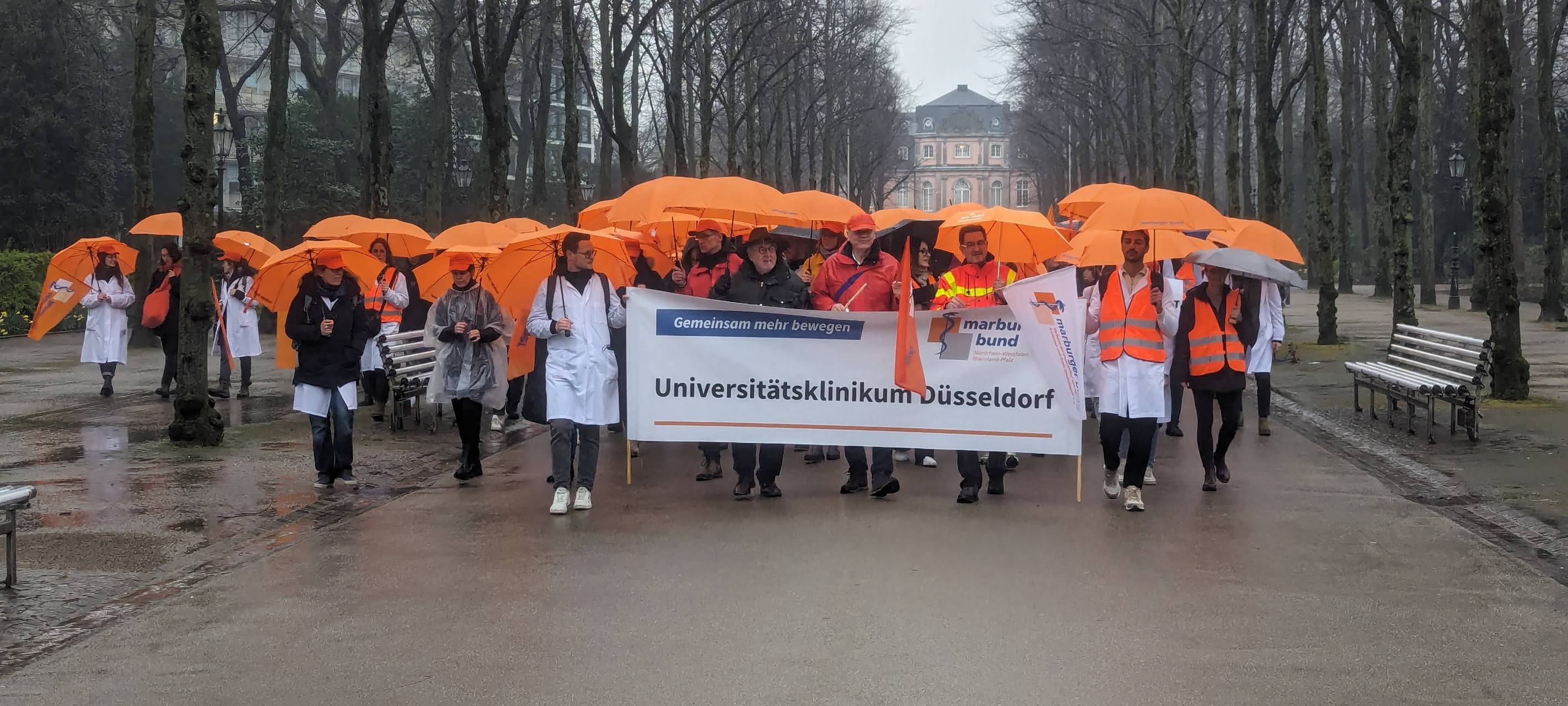 Uniklinik Düsseldorf: Ärzte demonstrieren für mehr Lohn