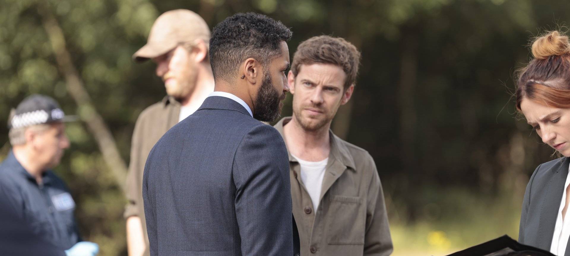 McKenzie und Dr. Hunter am Tatort.