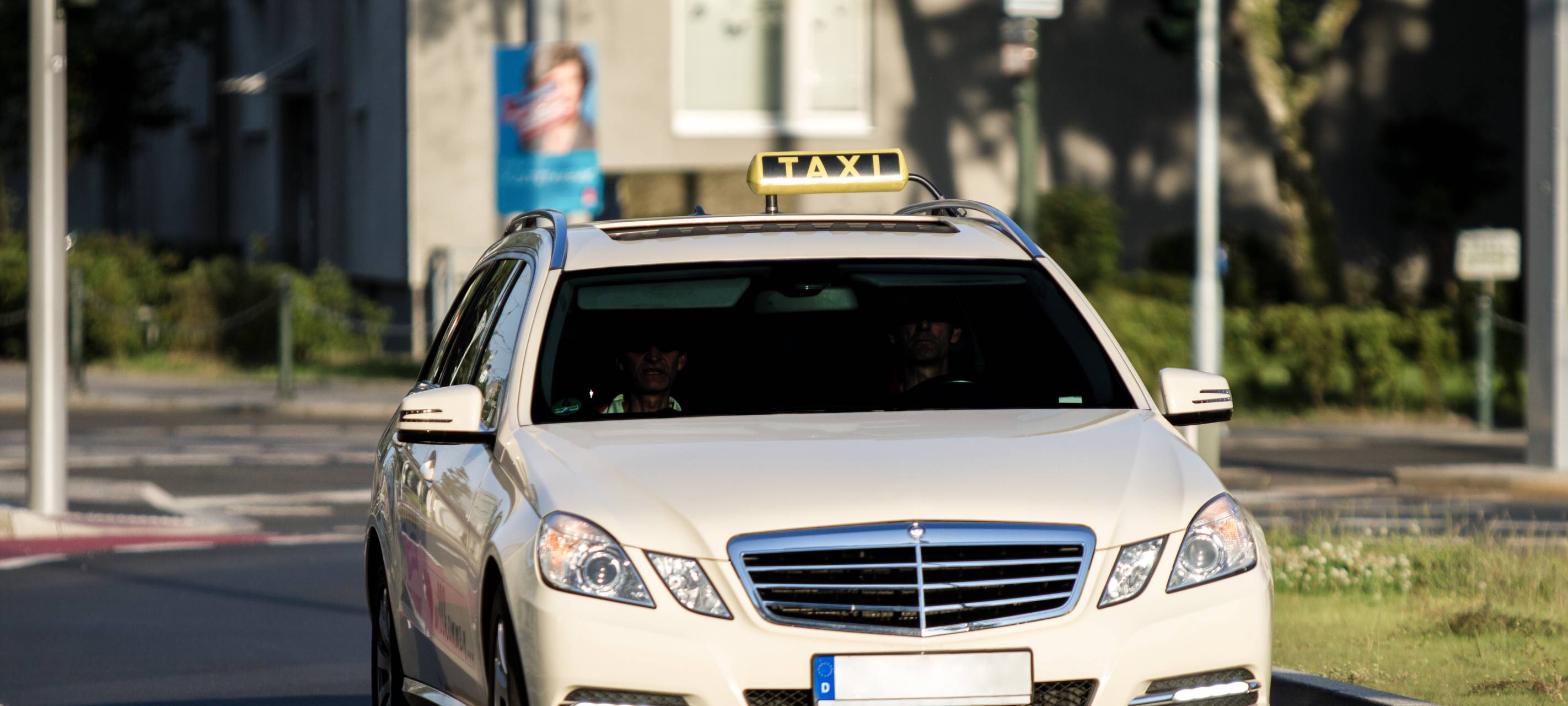 Düsseldorf: Taxifahrer konsumiert Lachgas