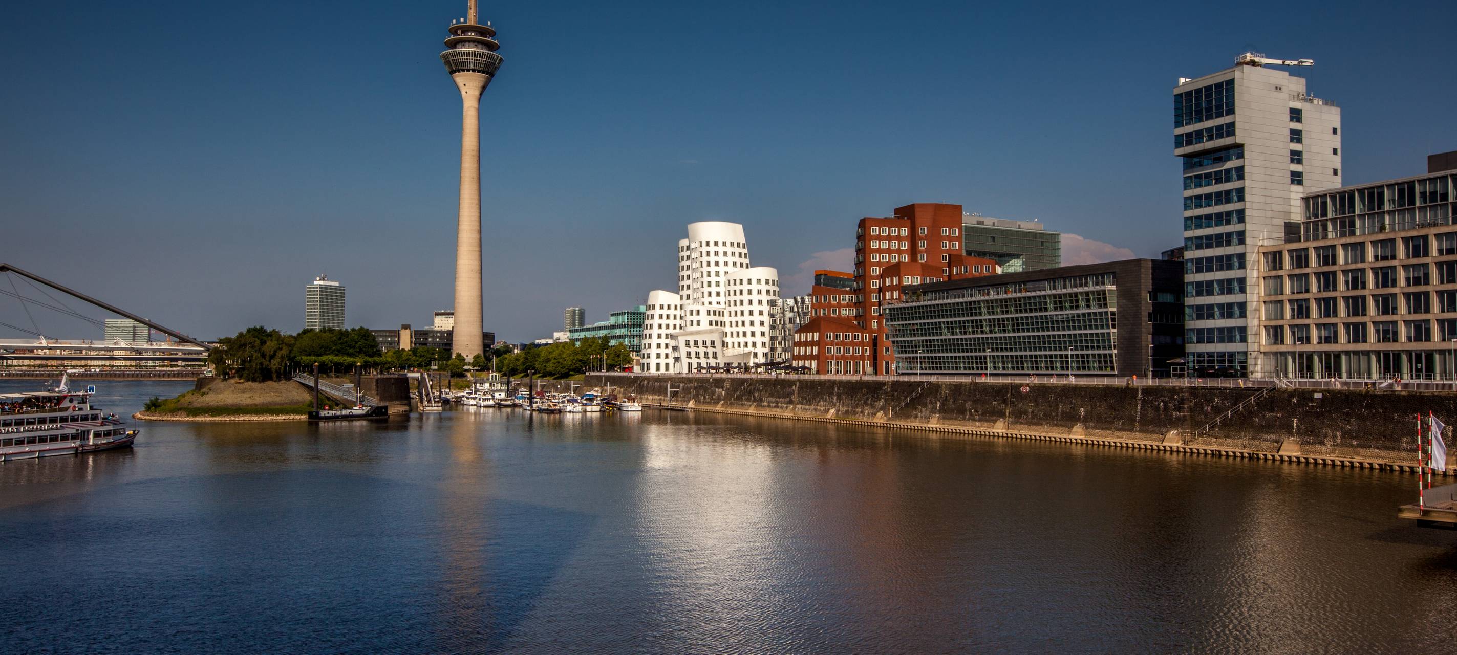 Lichtershow(s) am Rheinturm