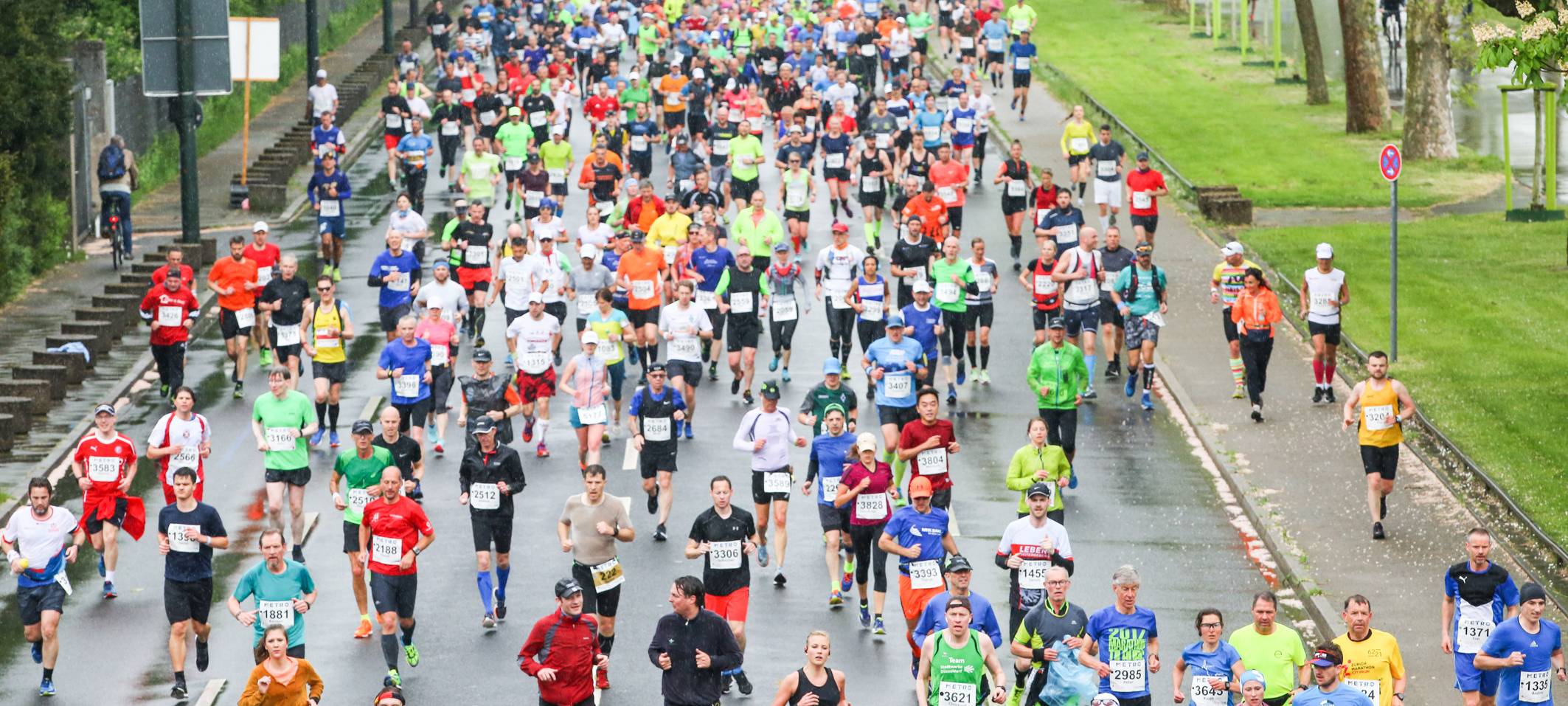 Marathonläufer auf der Strecke des Düsseldorf Marathons