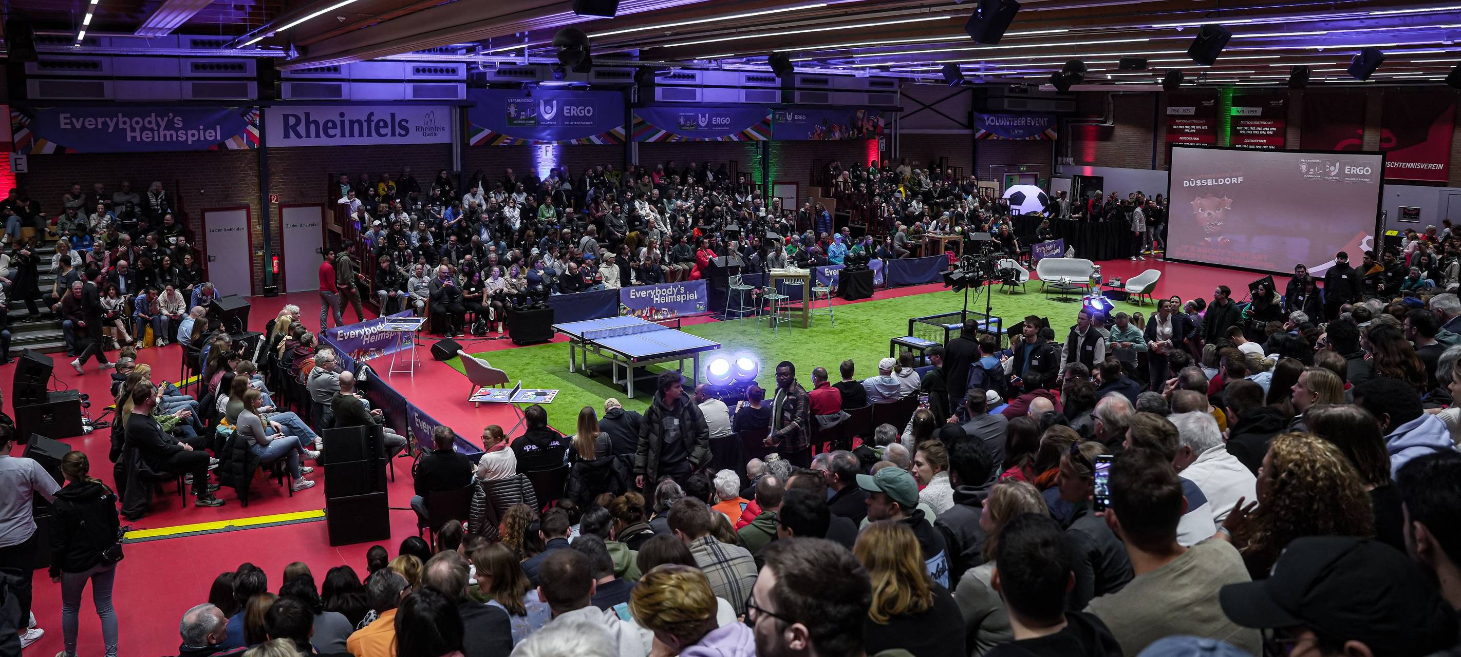 Düsseldorf: Kick-off-Event für Volunteers bei der EURO2024