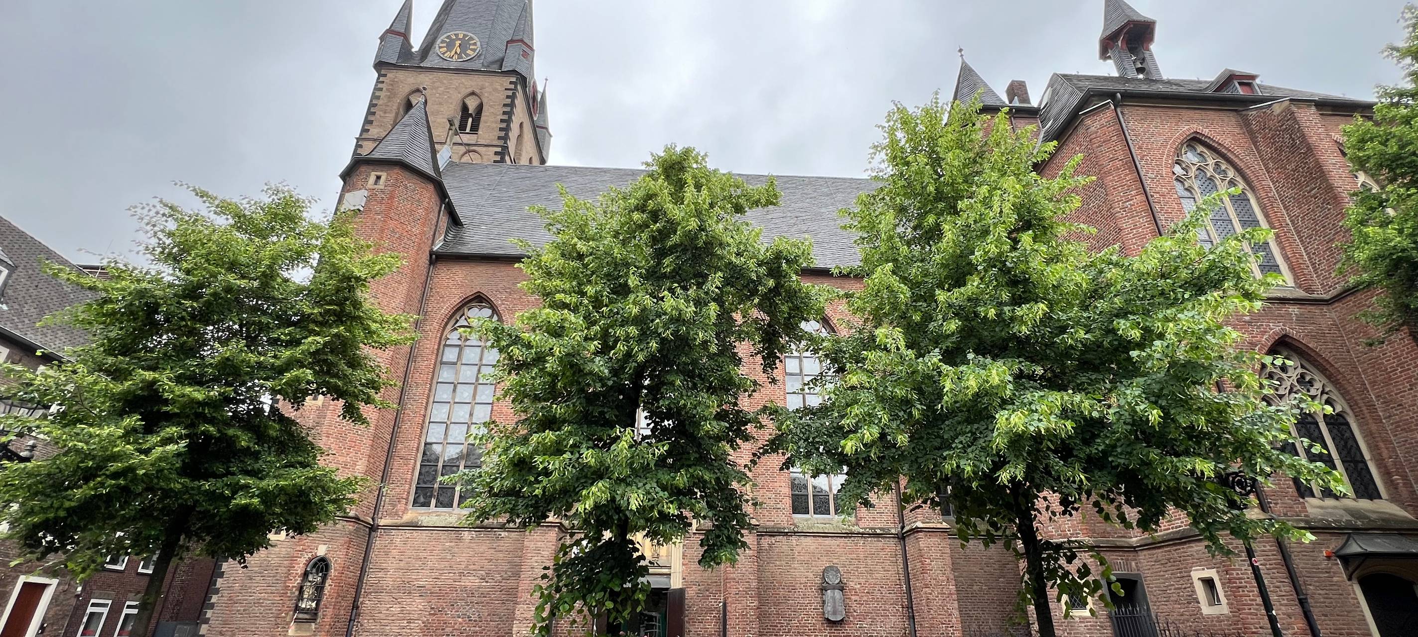Düsseldorf: Blitz schlägt in Lambertuskirche