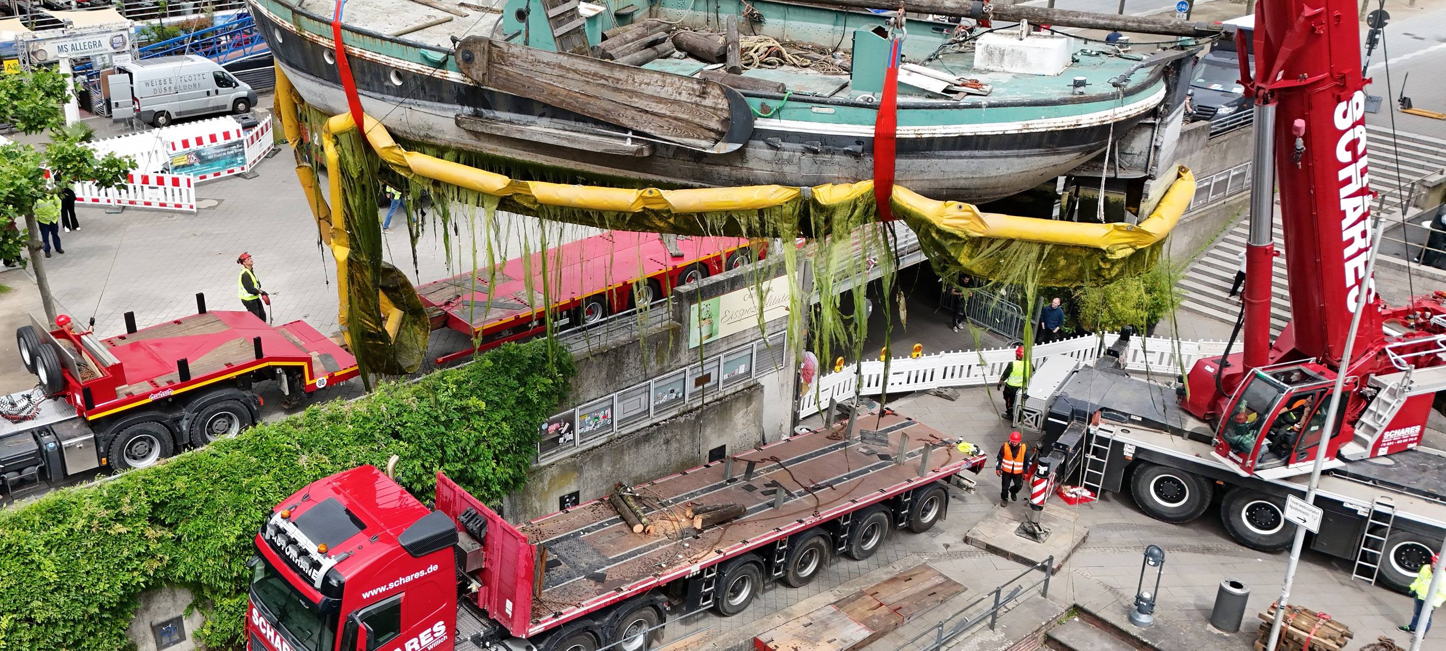 Düsseldorf: Aalschokker im Alten Hafen wurde geborgen
