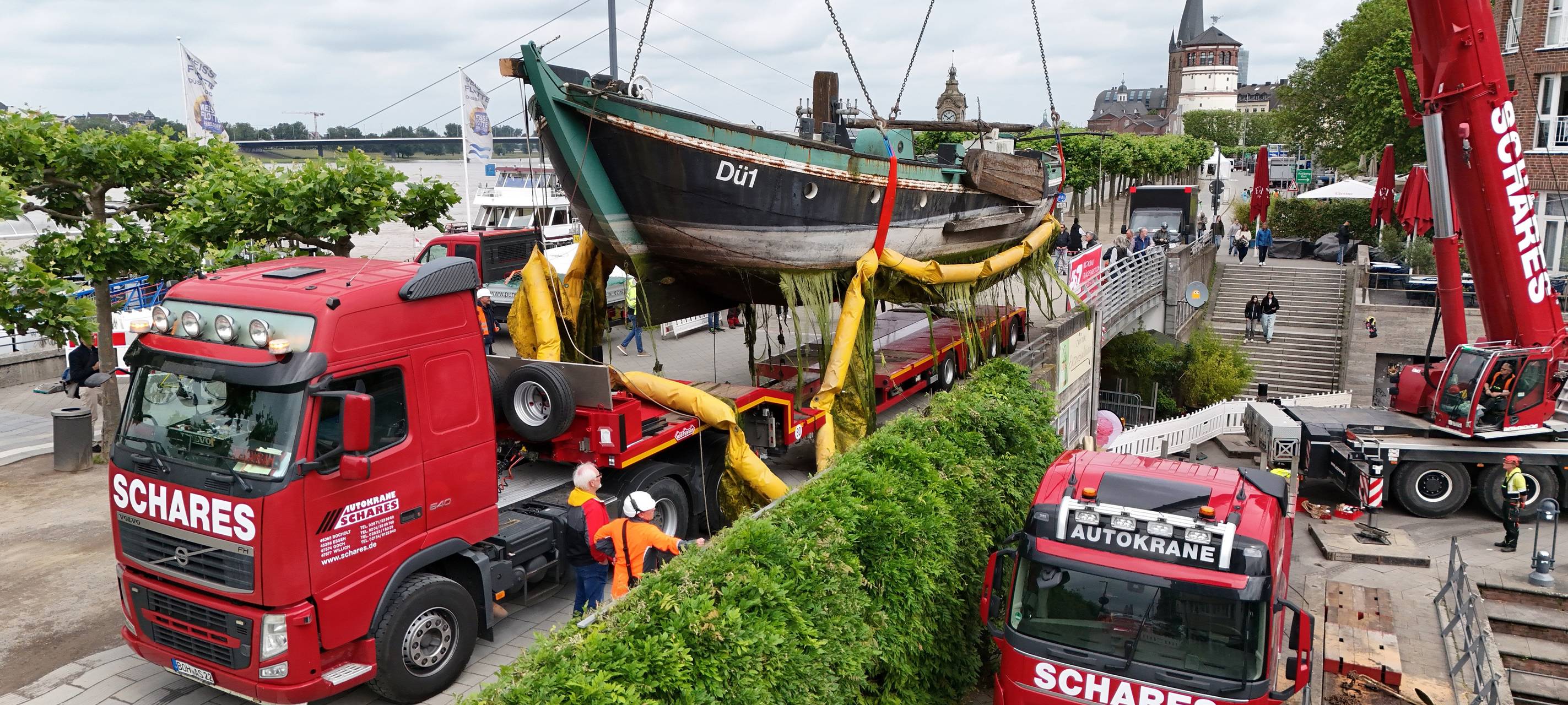 Düsseldorf: Aalschokker im Alten Hafen wurde geborgen