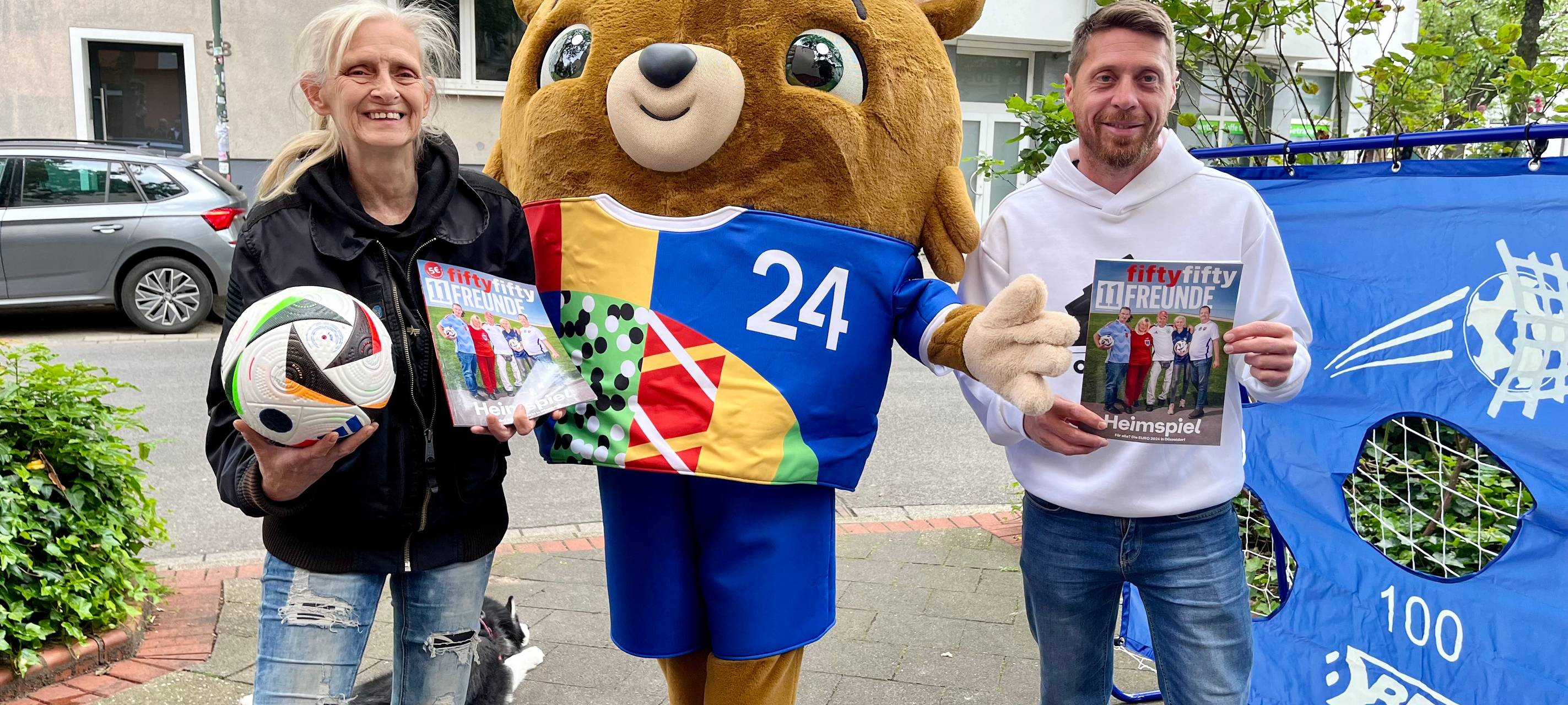 Düsseldorf: Sonderheft von "fiftyfifty zur EM