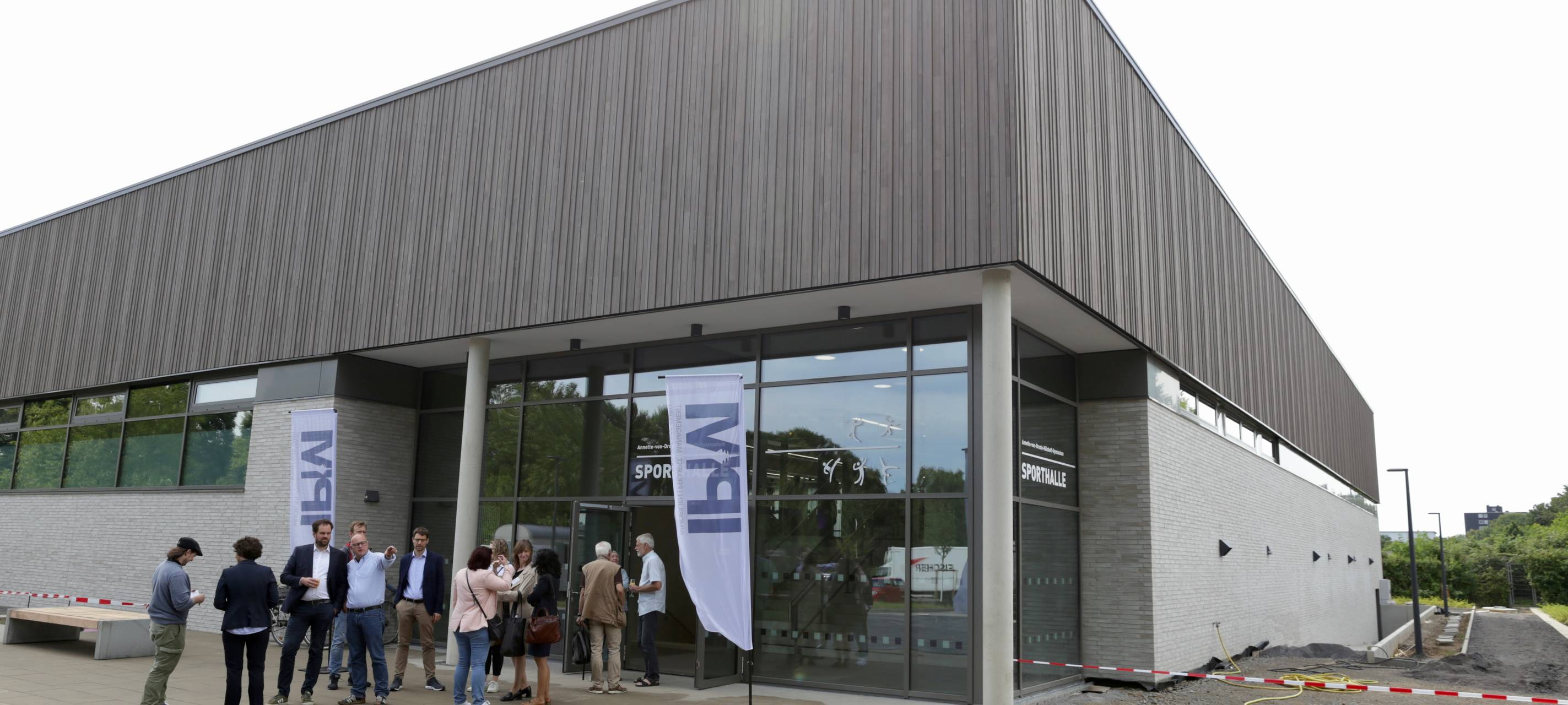 Düsseldorf: Sporthalle Am "Annette"-Gymnasium ist fertig