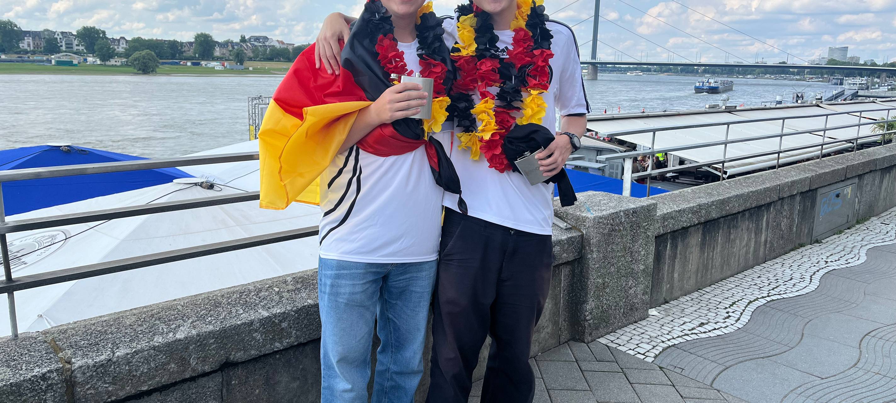 Fans bringen sich vor dem Deutschland-Spiel in Stimmung