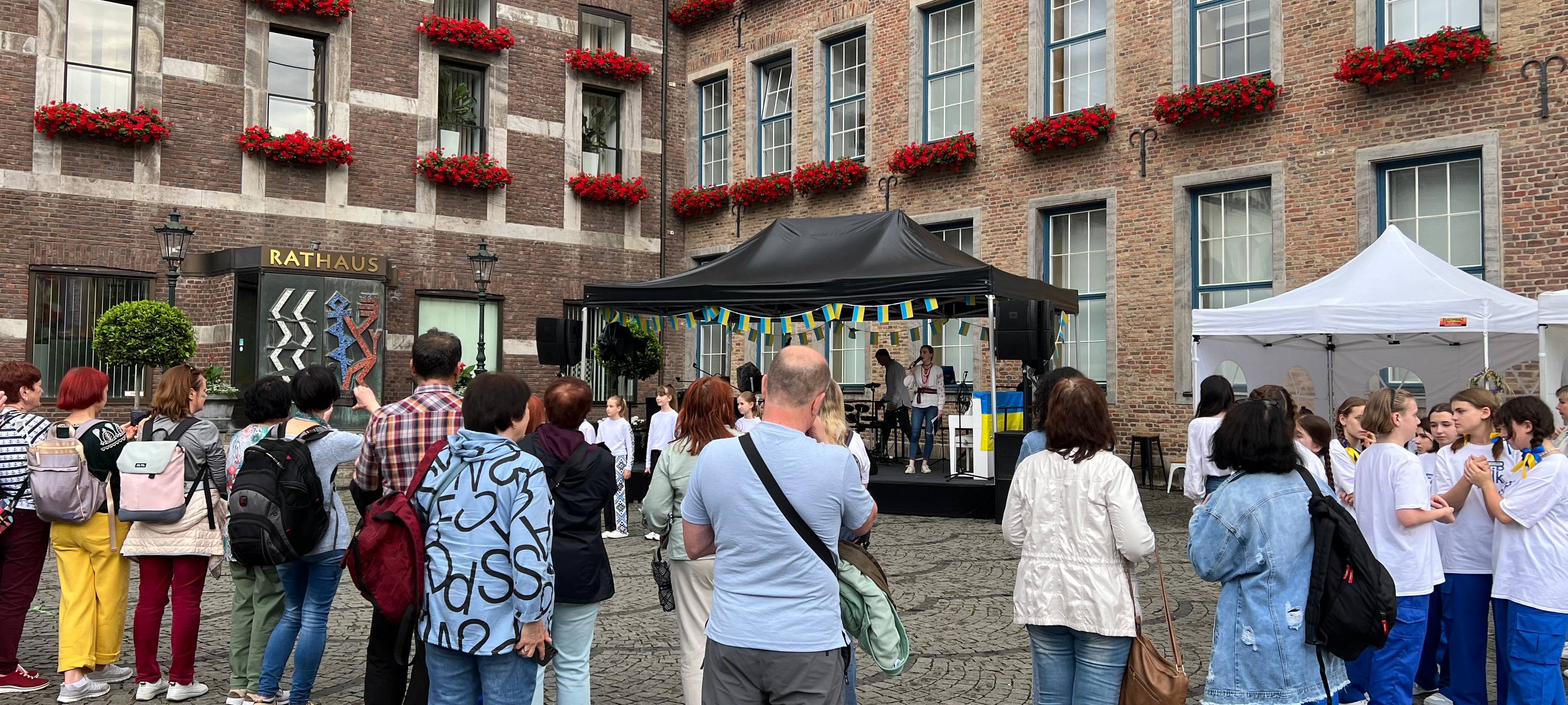 Fans aus der Ukraine und aus der Slowakei in Düsseldorf