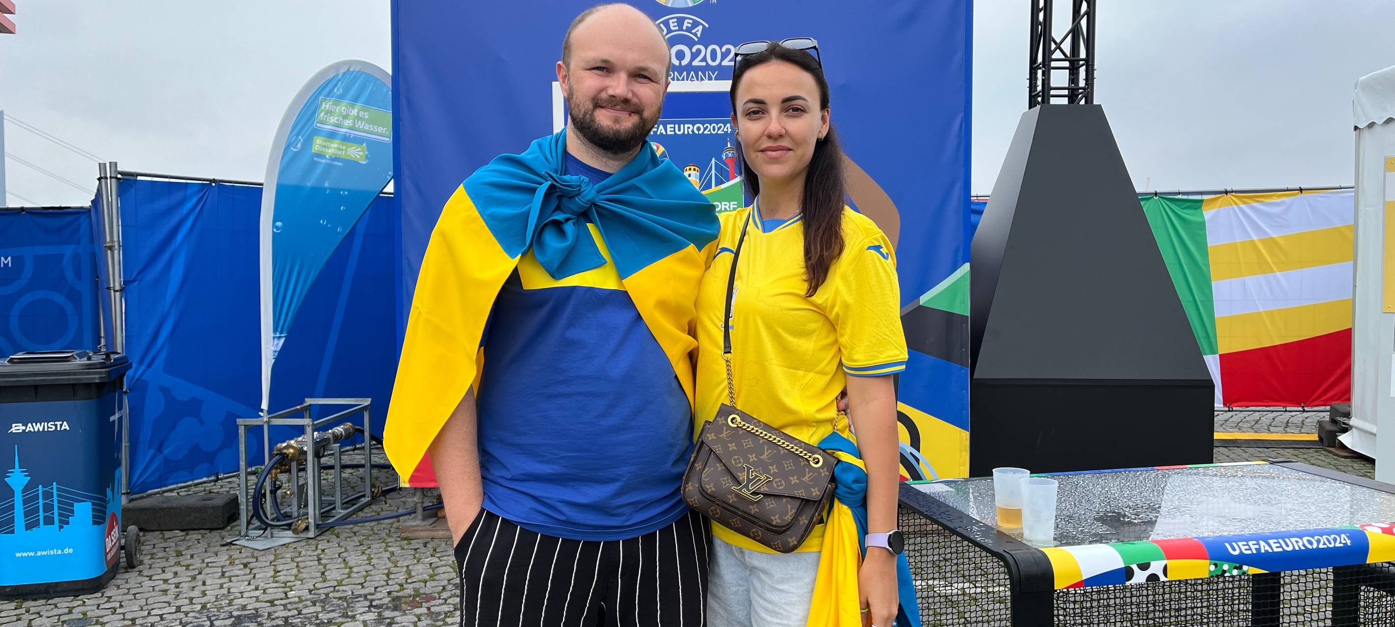 Fans aus der Ukraine und aus der Slowakei in Düsseldorf