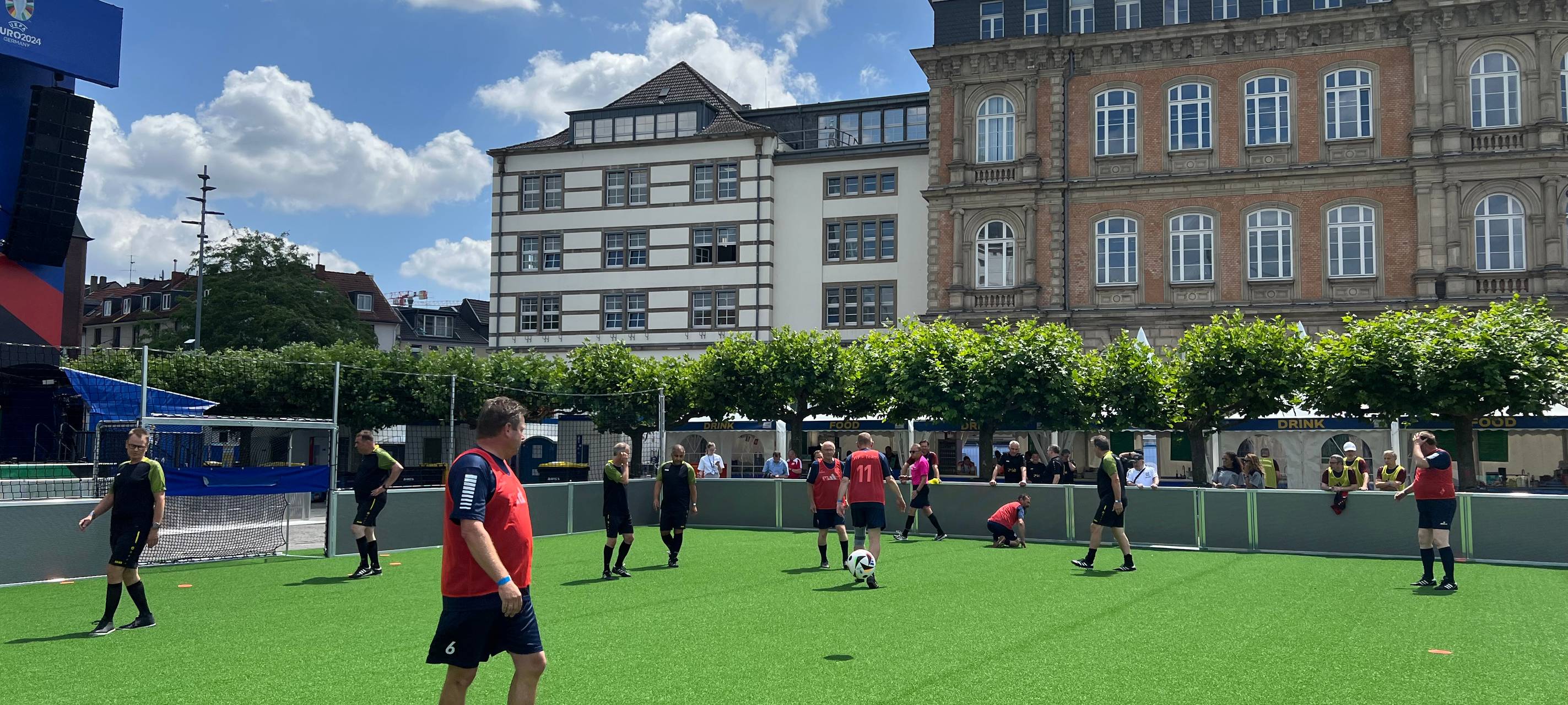 Ü55 Walking Football Turnier in der Fanzone am Burgplatz