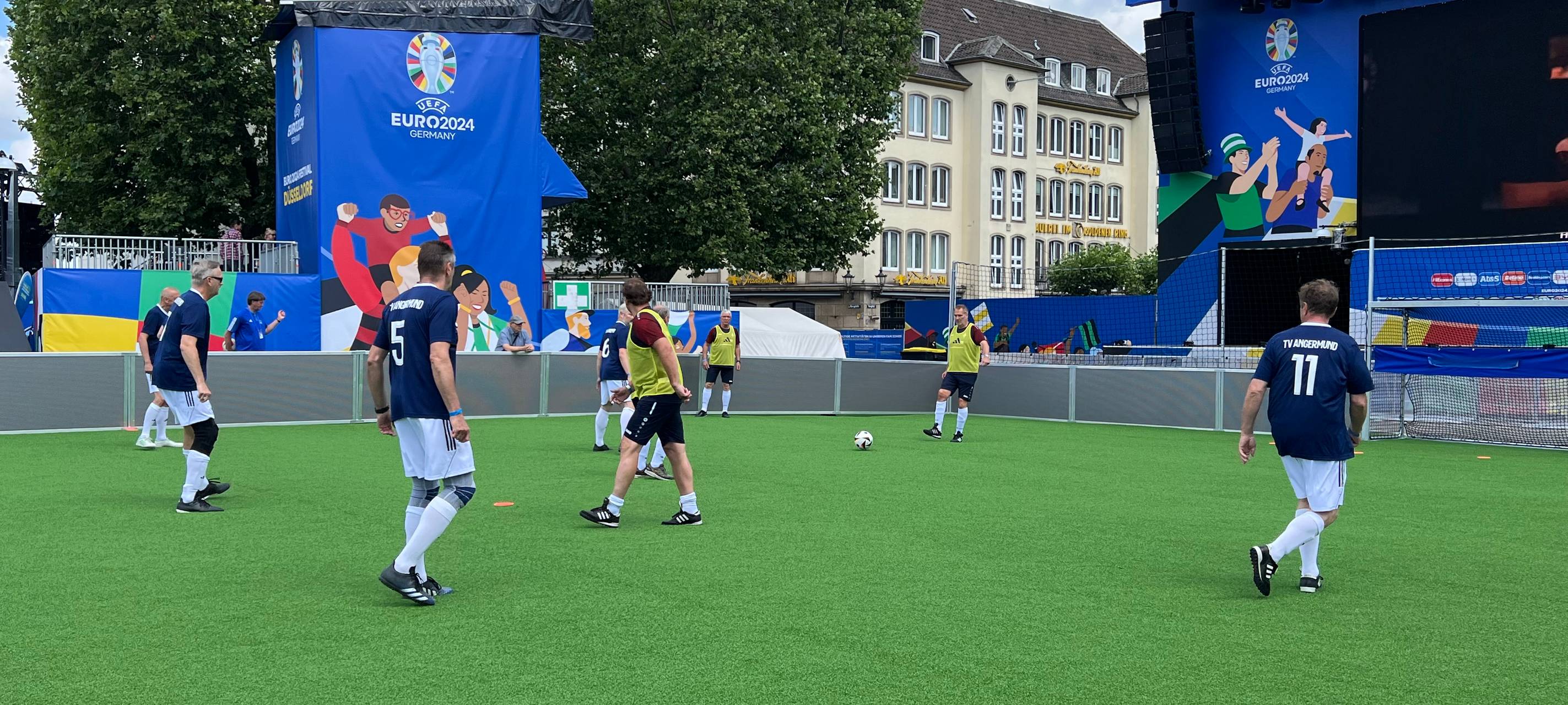 Ü55 Walking Football Turnier in der Fanzone am Burgplatz
