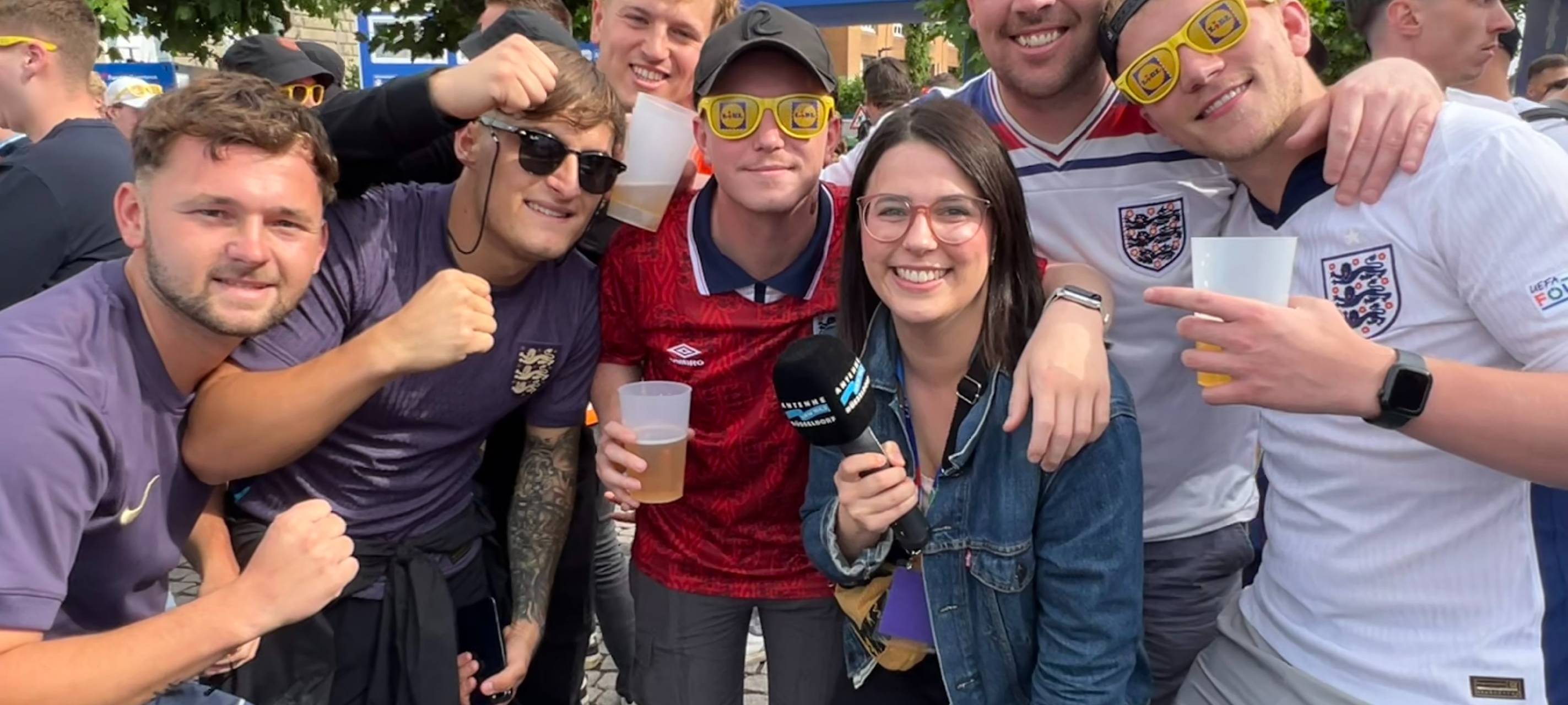 EM-Finaleinzug: Englischer Jubel in Düsseldorf