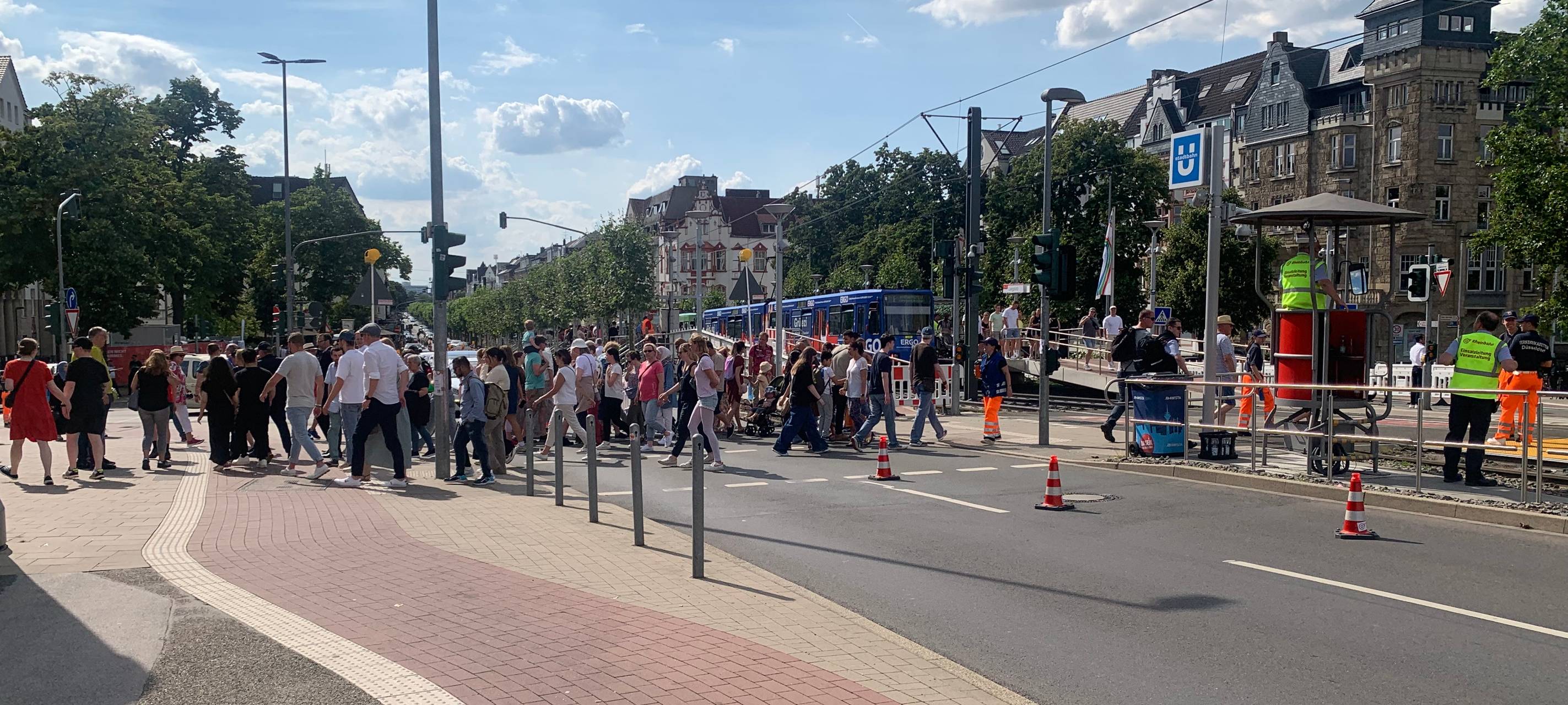 Düsseldorf: Anreise zur Rheinkirmes meist mit Bus und Bahn