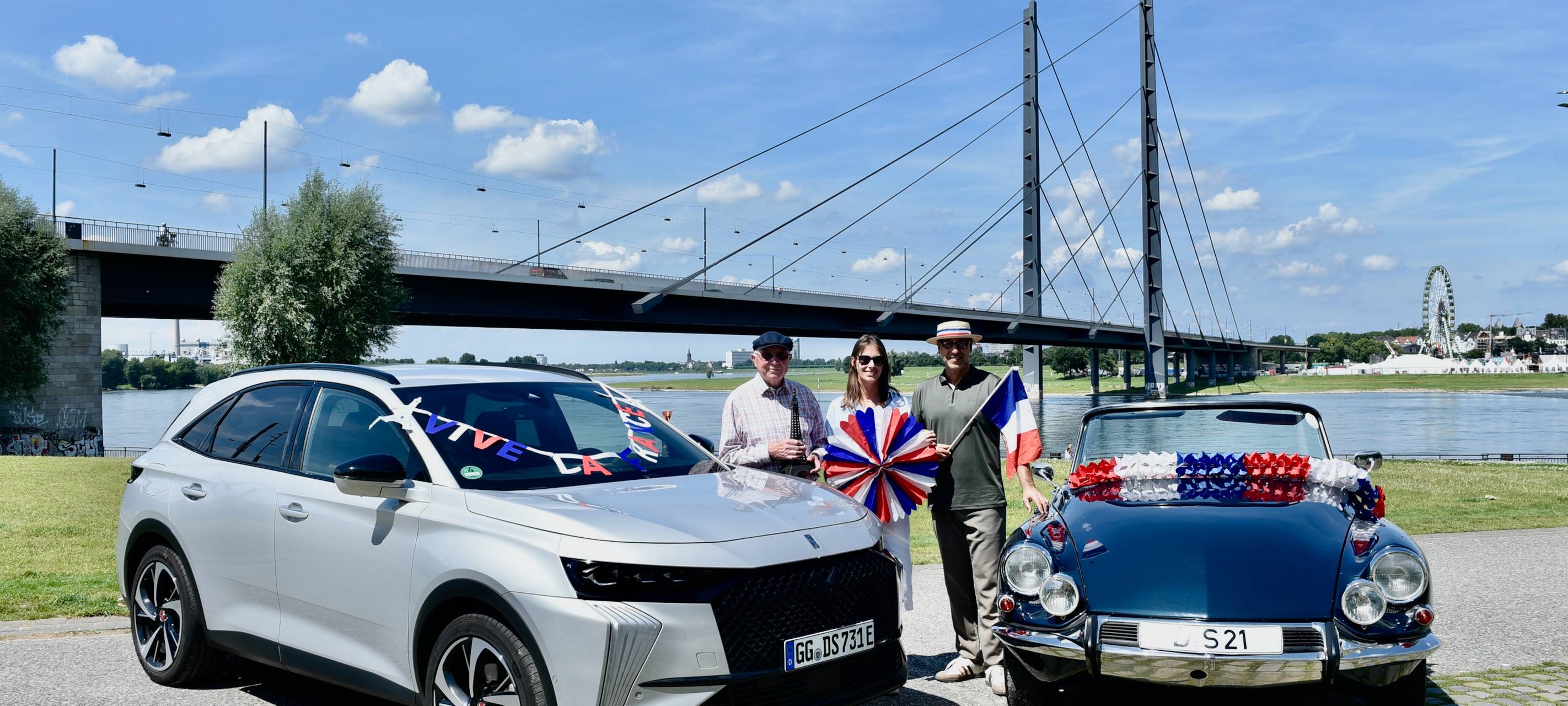 Die Oldtimer-Rallye beim Düsseldorfer Frankreichfest startet