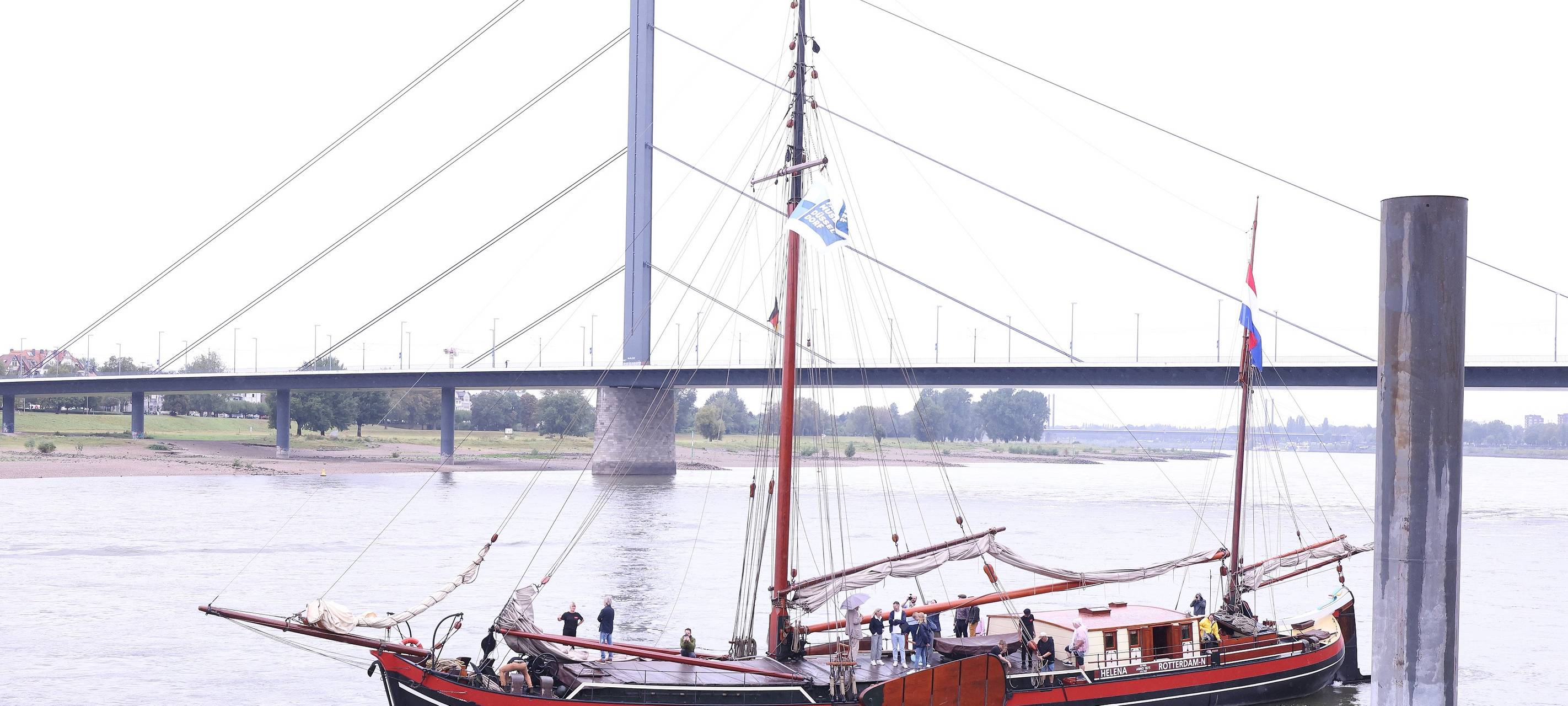 Frachtsegler "Helena" in Düsseldorf