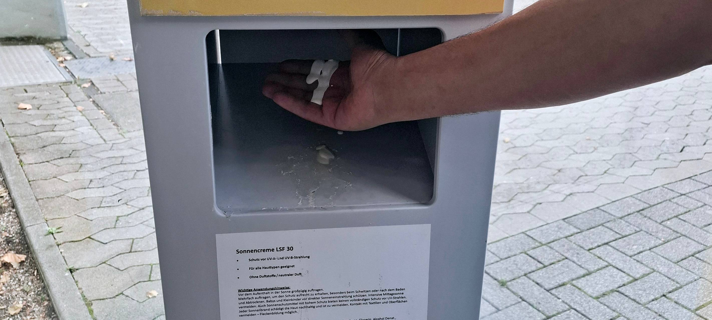 Kostenlose Sonnencremespender auf Düsseldorfer Sportanlagen