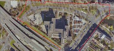 Ein Luftbild zeigt das Düsseldorfer Regierungsviertel. Rot umrandet ist der Bereich, der umgebaut werden soll.