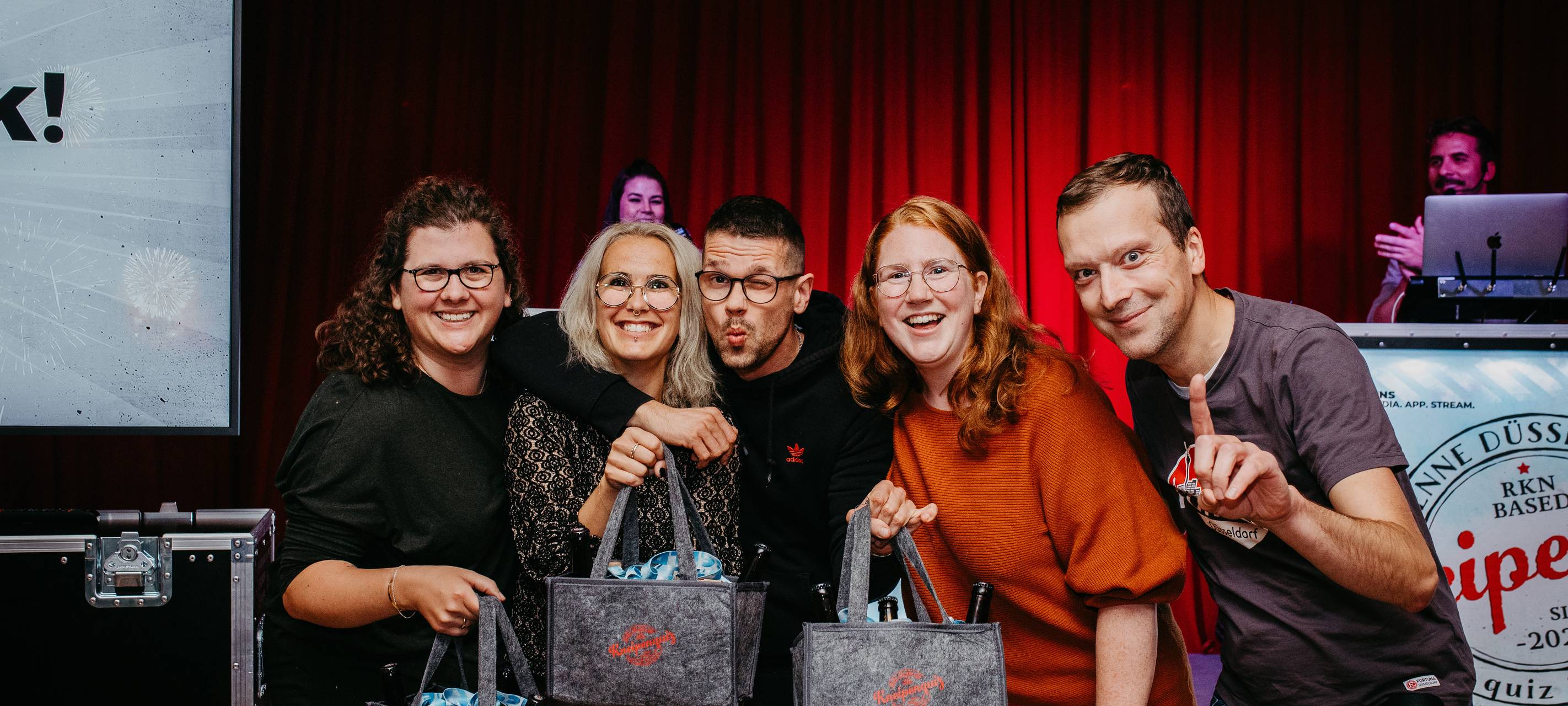 Das Team, das den 1. Platz beim Kneipenquiz erreicht hat.