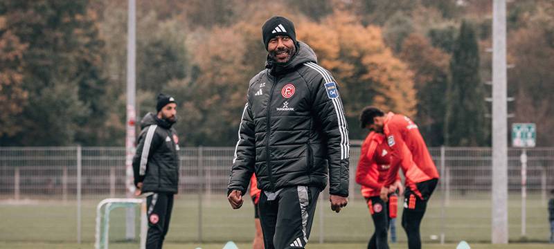 Fortuna Düsseldorf-Trainer Daniel Thioune auf dem Trainingsplatz