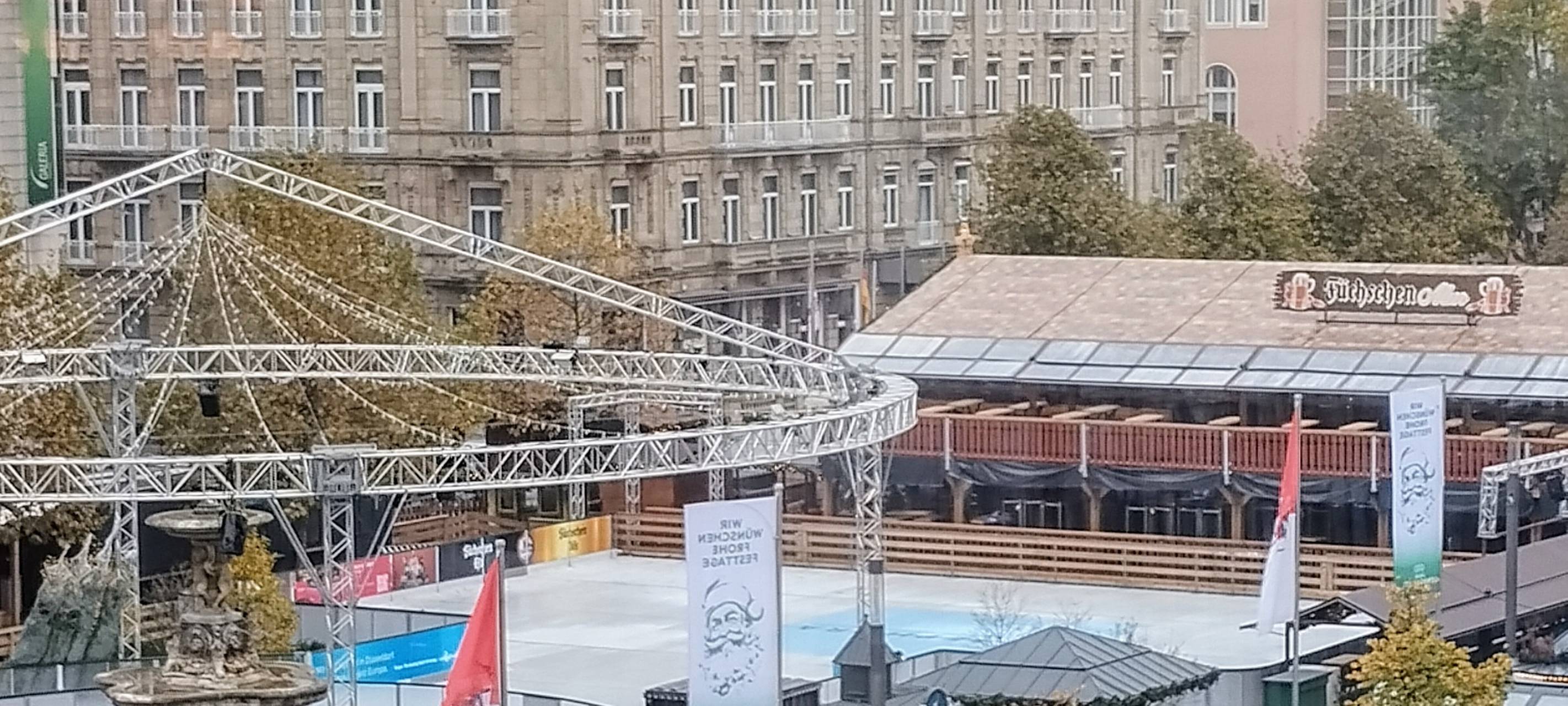 Eisbahn "Kö on Ice" auf dem Corneliusplatz ab dem 8.11.2024.