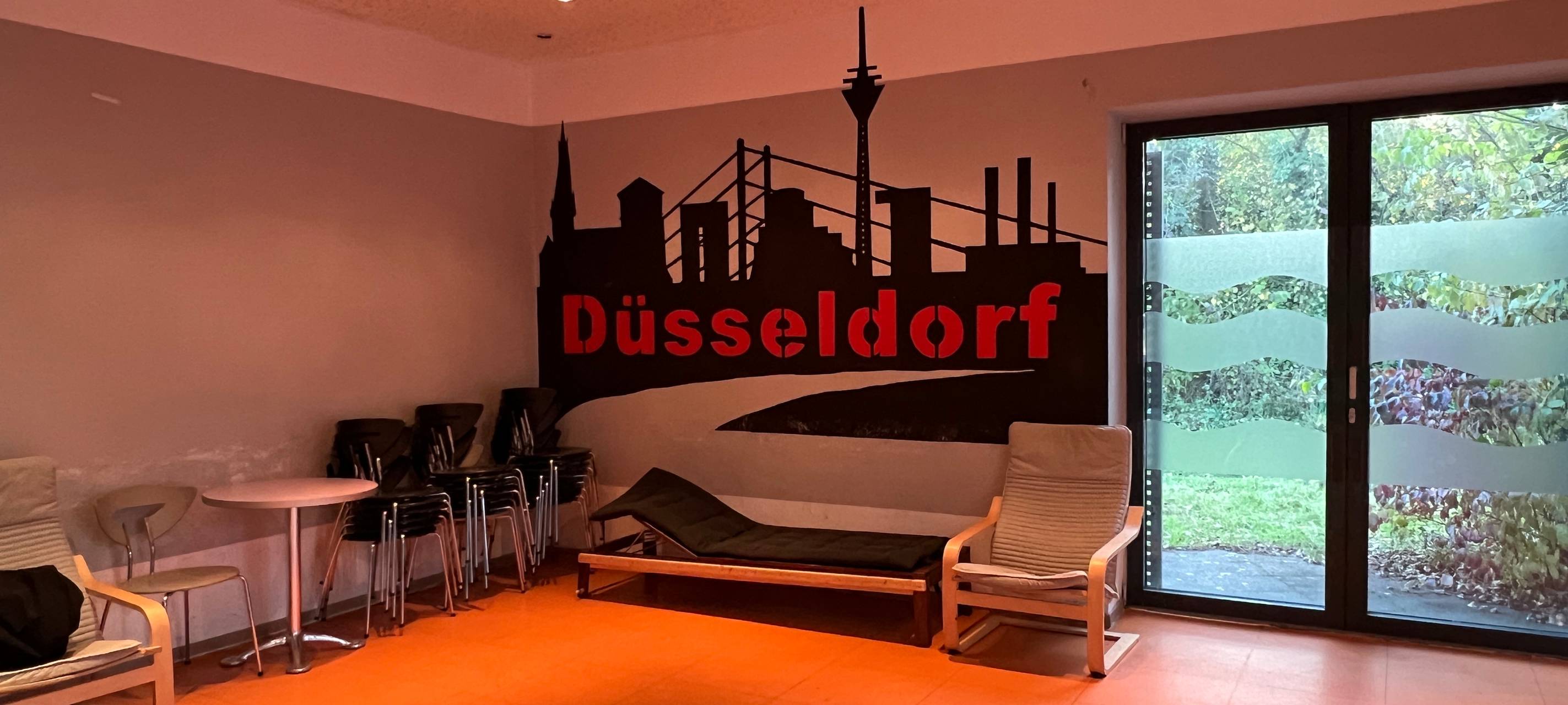 Die Möglichkeit zum gemeinsamen Tanzen - der Tanzraum in der JFE St. Matthäus in Hellerhof