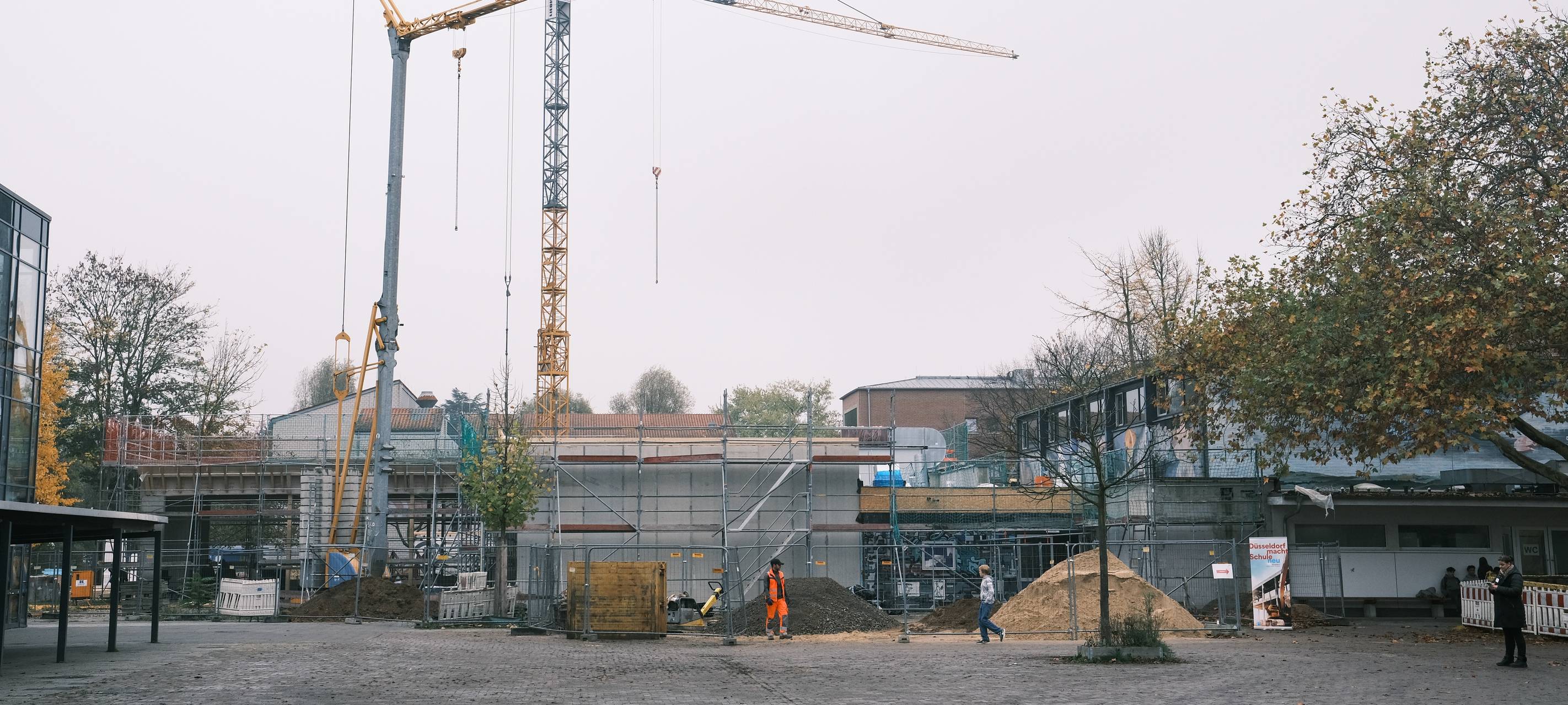 Baustelle mit Kran, Richtfest am Geschwister-Scholl-Gymnasium