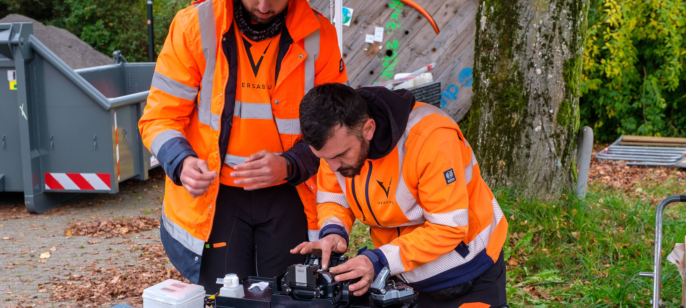 Techniker von Westconnect arbeiten am Glasfaserausbau.