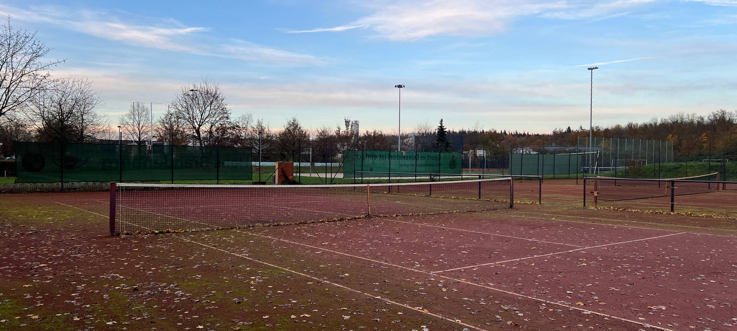 Auf dem Vereinsgelände des Hellerhofer Sportvereins gibt es auch viele Tennisplätze