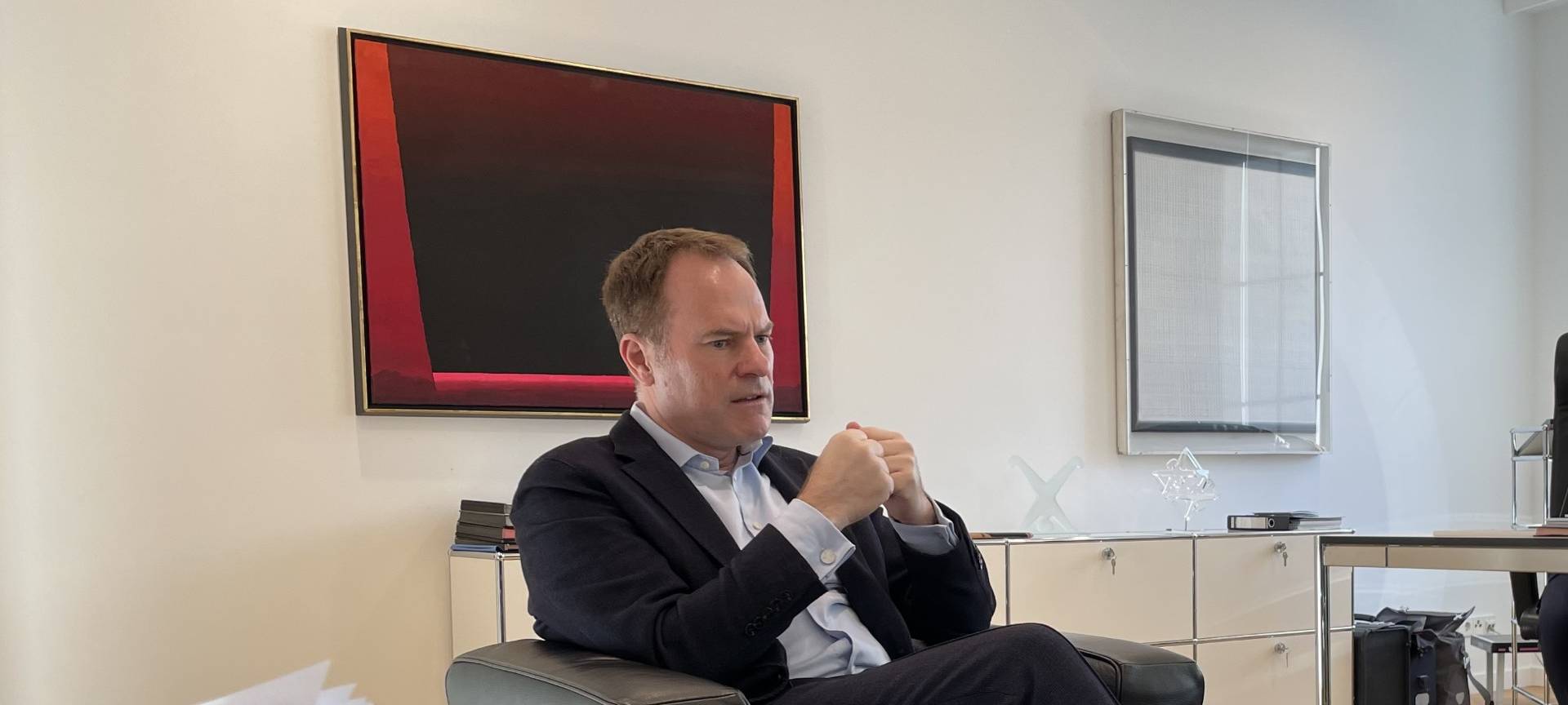 Oberbürgermeister Stephan Keller (CDU) in seinem Büro im Rathaus. Er hat Bilanz nach vier Jahren als Chef des Rathauses gezogen.