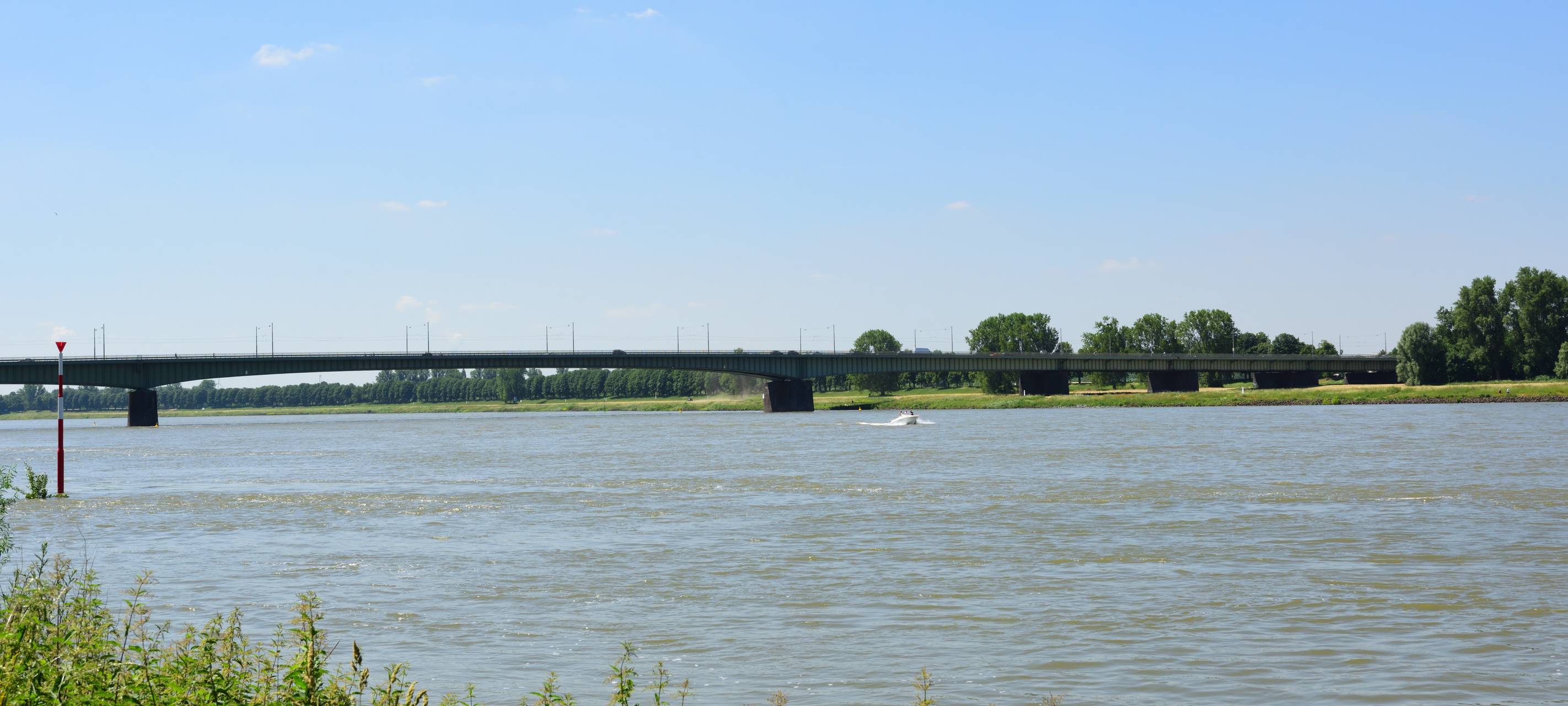 Die Kardinal-Frings-Brücke, die auch Düsseldorf Südbrücke genannt wird.