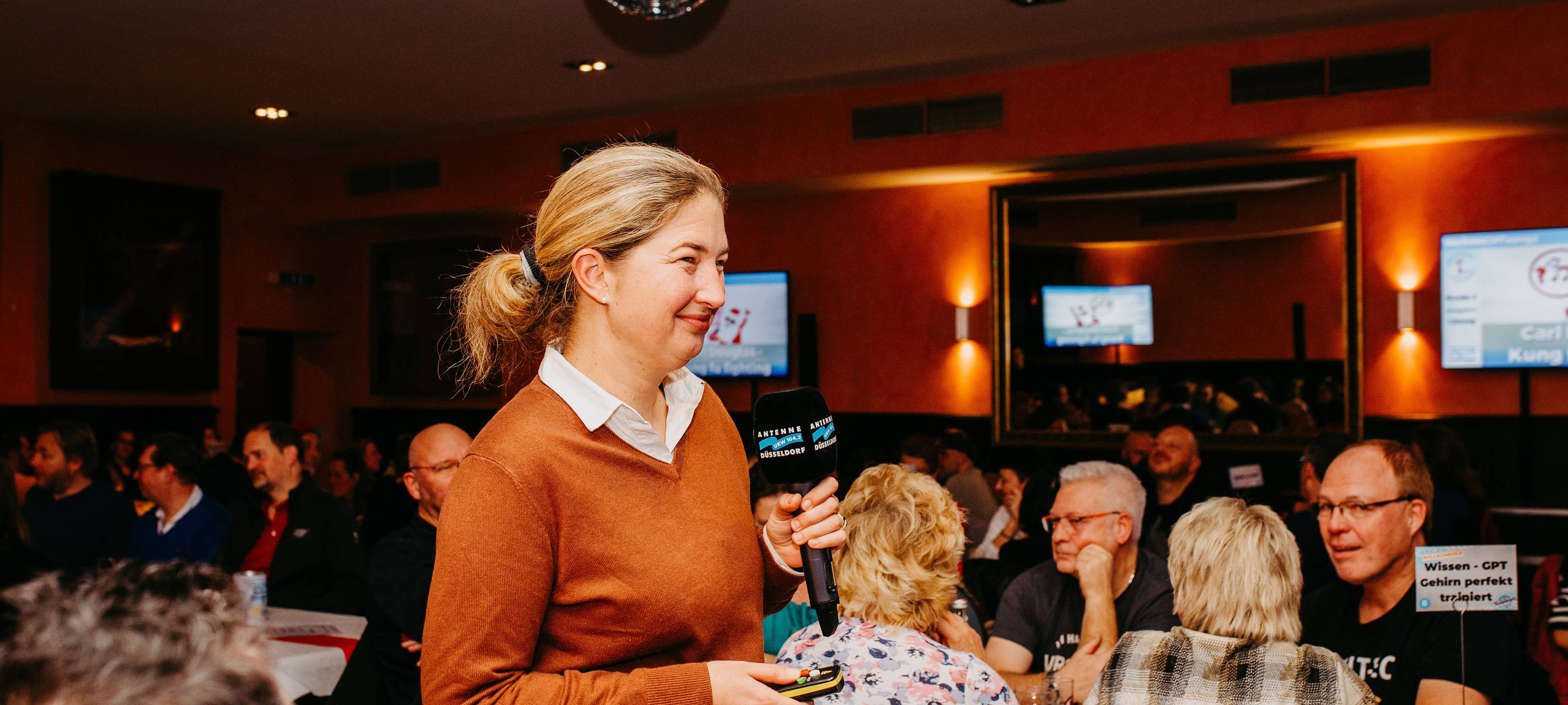 Celina von Schweinichen - Moderatorin beim Antenne-Düsseldorf-Kneipenquiz Vol.5