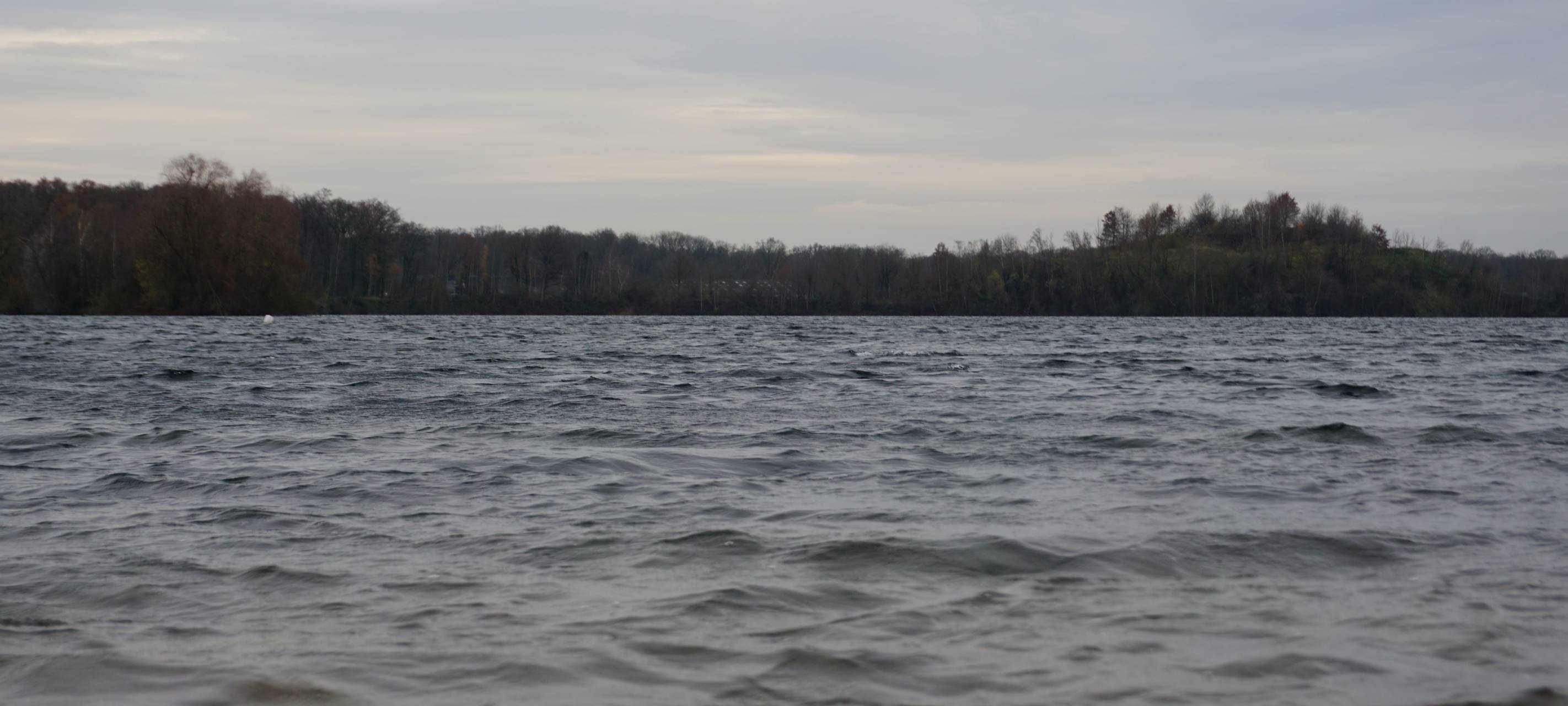 Der Angermunder See im Norden von Düsseldorf