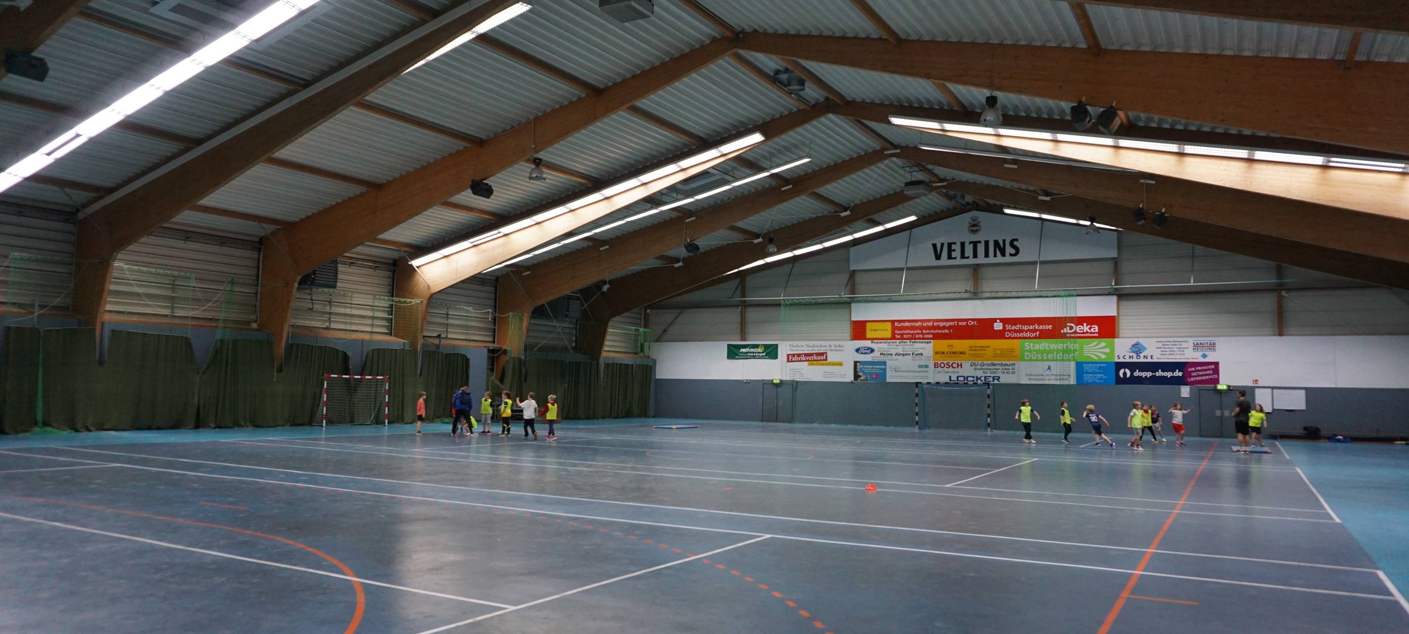 Zu sehen ist die Mehrzwecksporthalle des TV Angermund