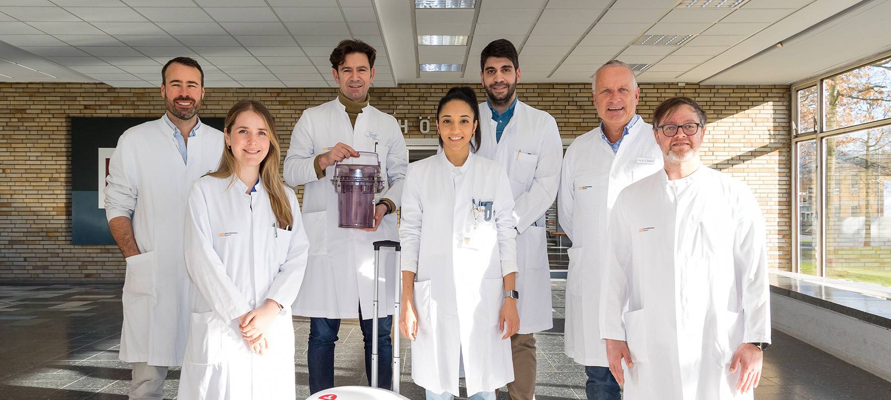 Mediziner der Uni-Klinik. Versammelt sind Experten zum Thema Herztransplantationen.