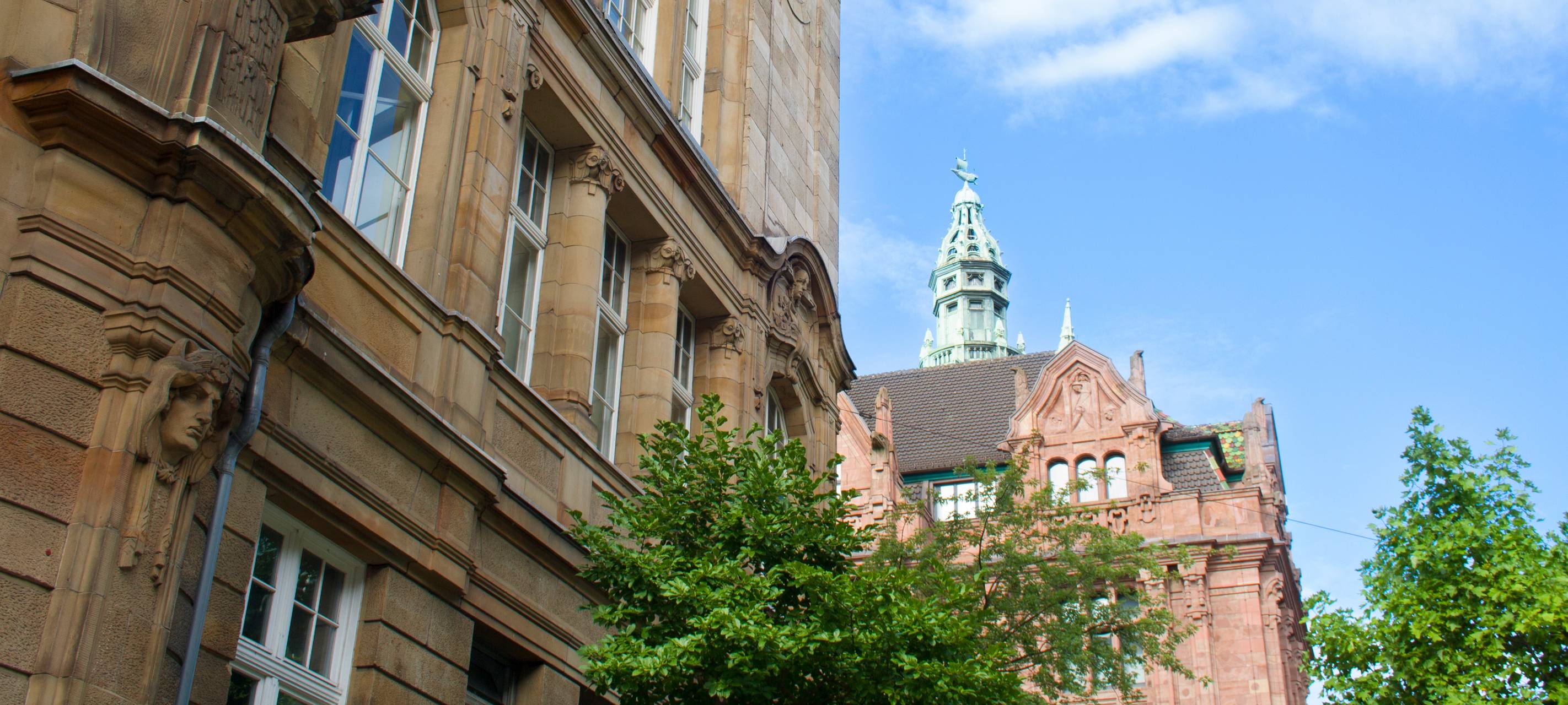 Außenansicht des Düsseldorfer Görresgymnasiums an der Königsallee.