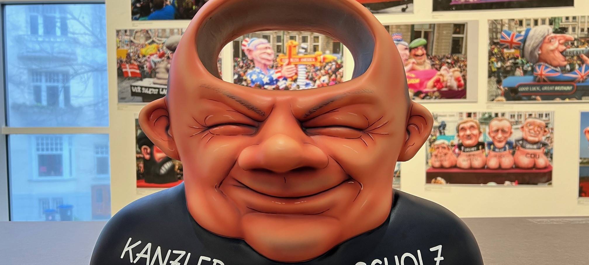 Büste von Olaf Scholz als "Hohlaf" Scholz